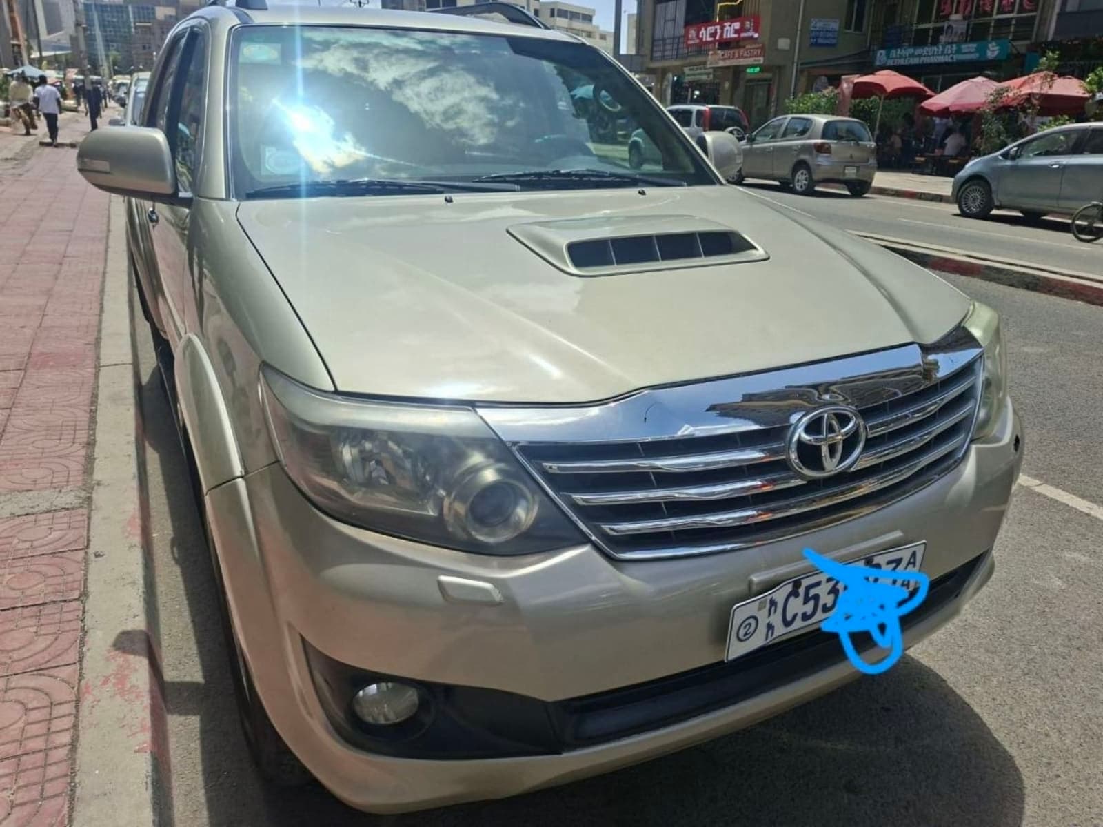 2012 Toyota Fortuner โ photo 4