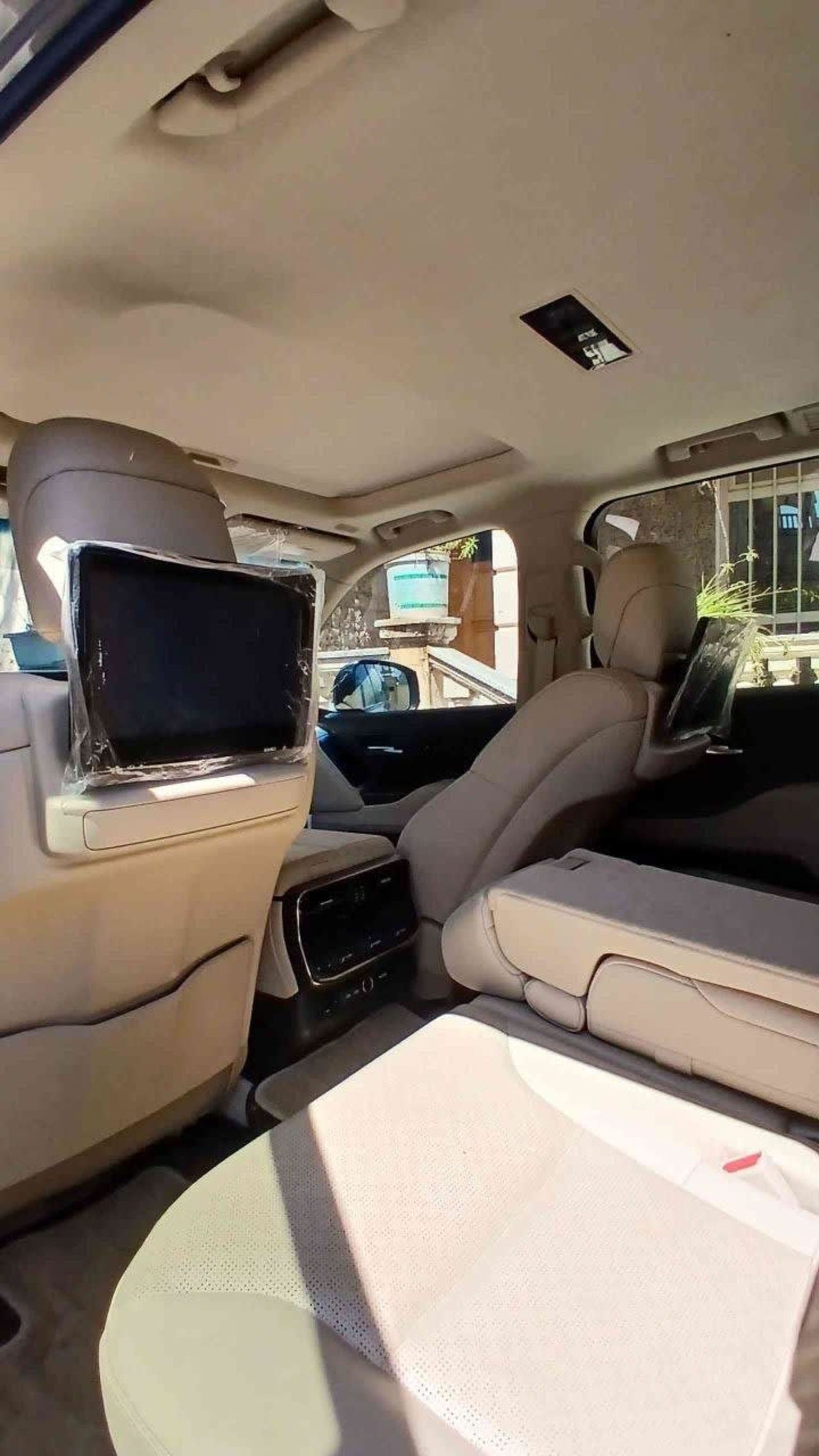 2023 Toyota Land Cruiser V6 VXR — photo 3