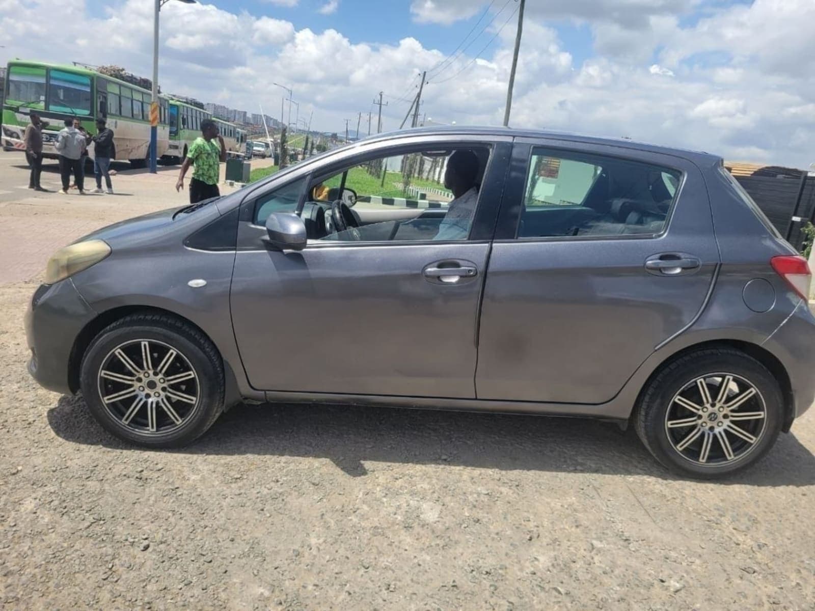 2012 Toyota Yaris Compact — photo 5