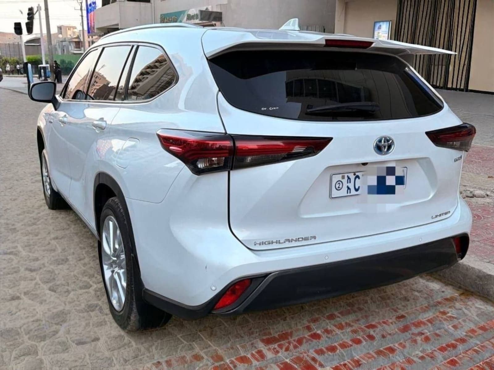 2024 Toyota Highlander Hybrid — photo 2
