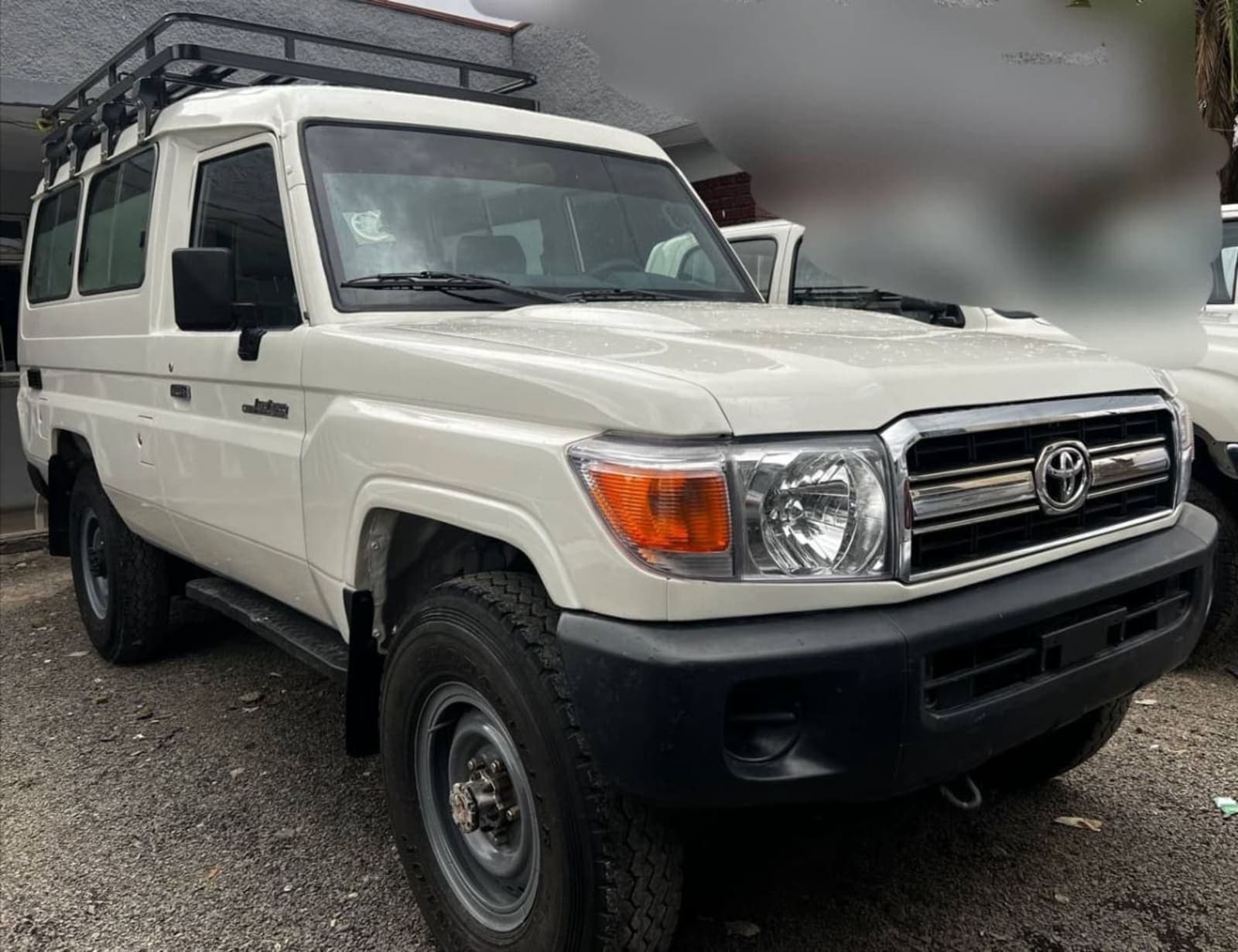 2010 Toyota LandCruiser Mark 2 Longbase โ photo 2