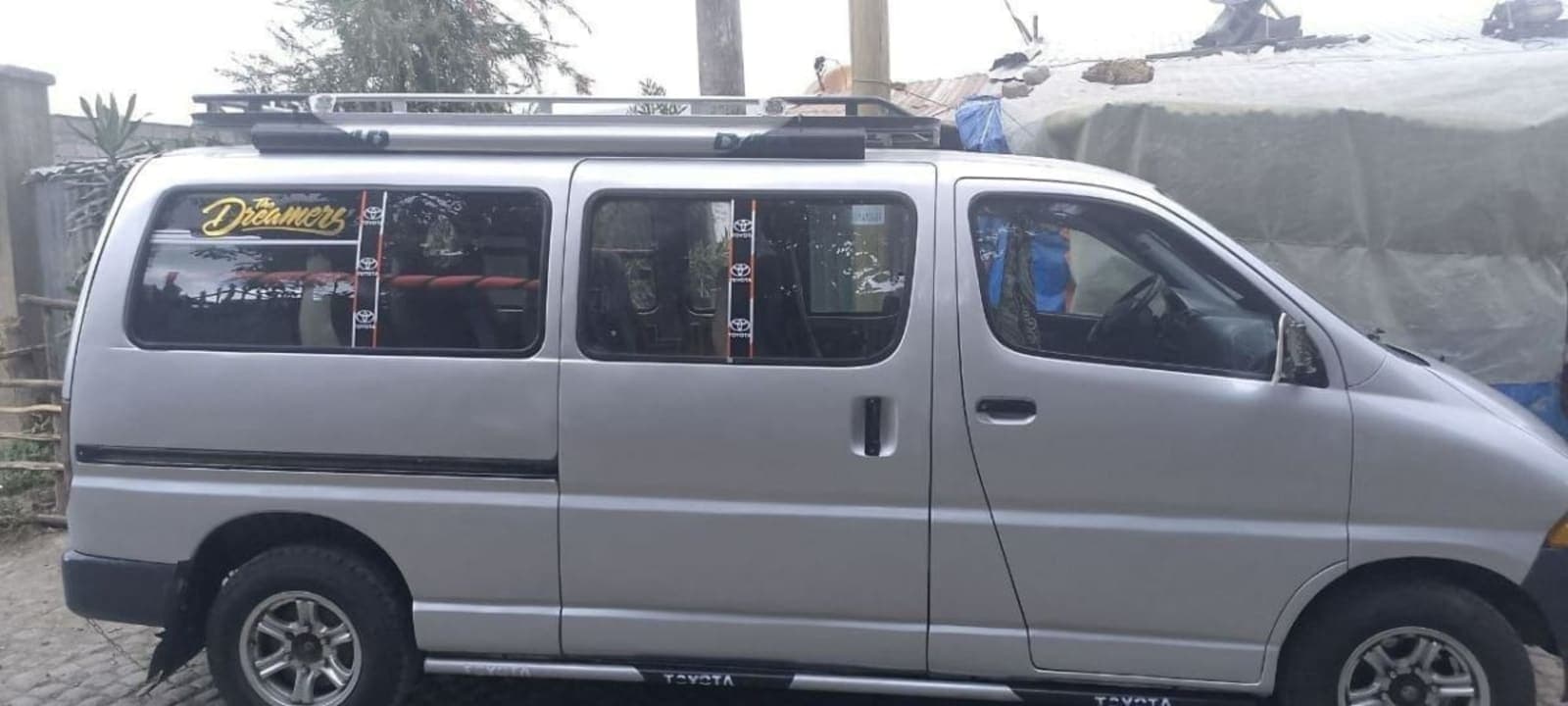 2004 Toyota Dolphin — photo 2