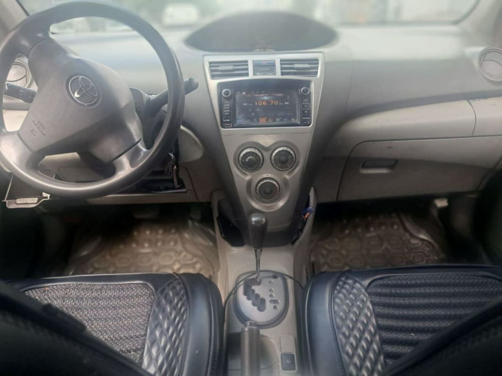 2010 Toyota Yaris Belta — photo 5