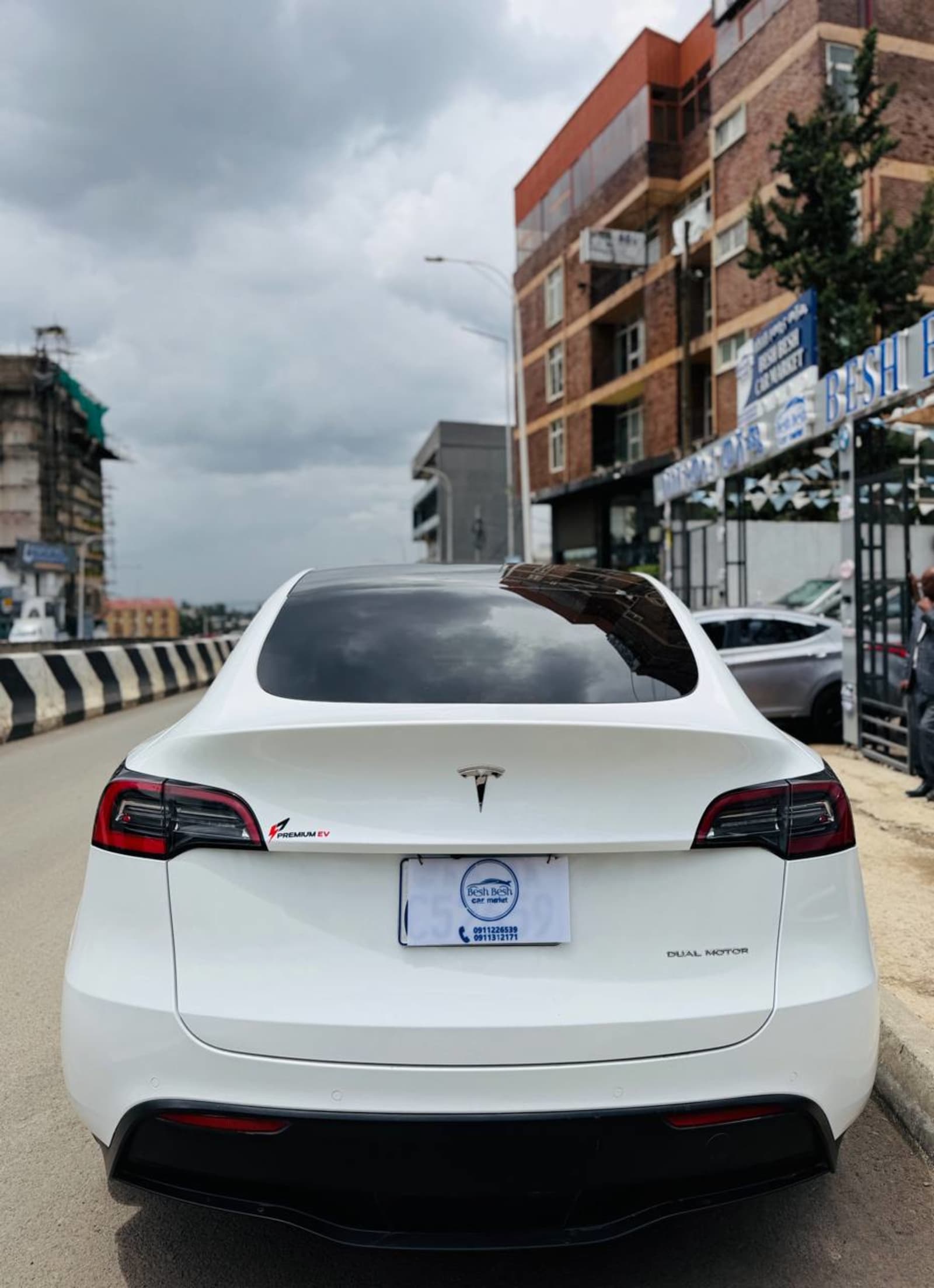 2023 Tesla Model Y — photo 3