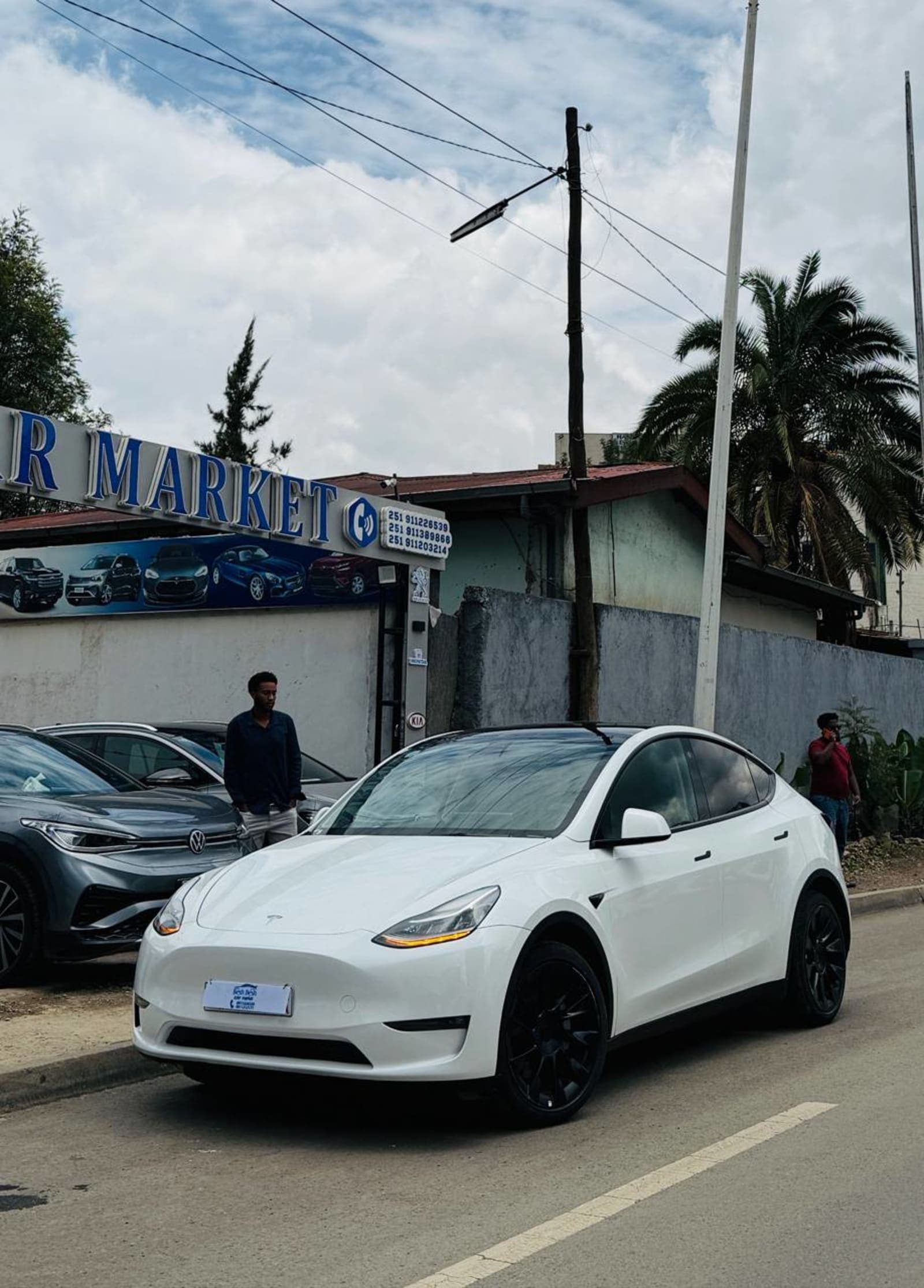 2023 Tesla Model Y — photo 4