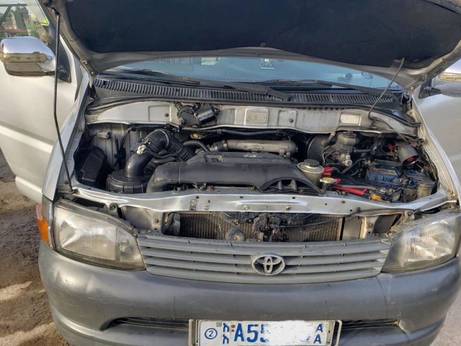 2004 Toyota Dolphin — photo 2