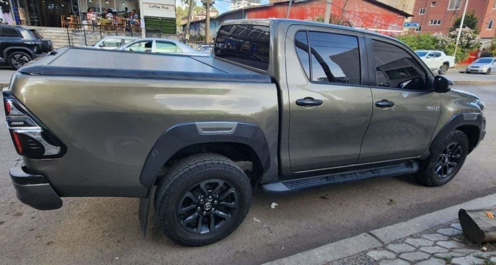 2021 Toyota Hilux Invincible — photo 2