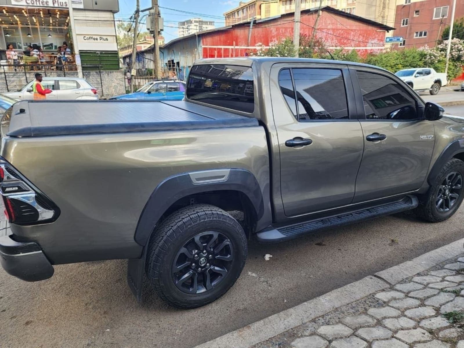 2021 Toyota Hilux Invincible — photo 3