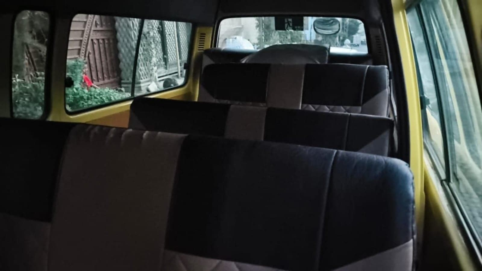 2014 Toyota Hiace — photo 3