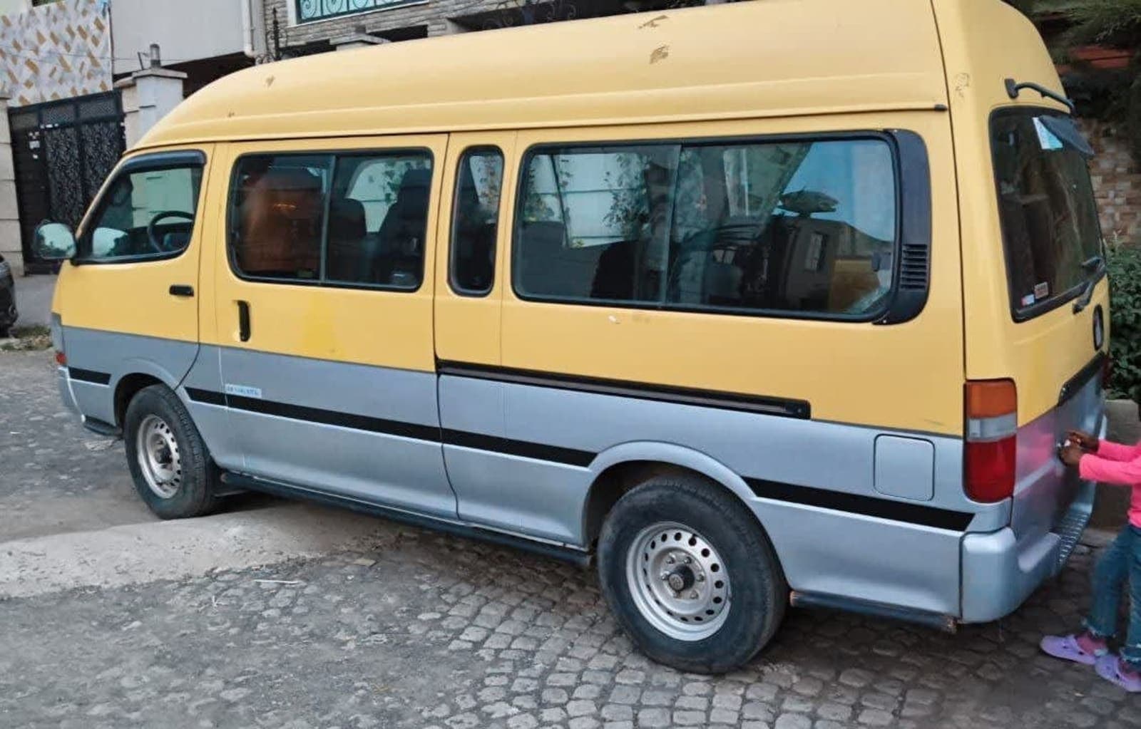 2014 Toyota Hiace — photo 5