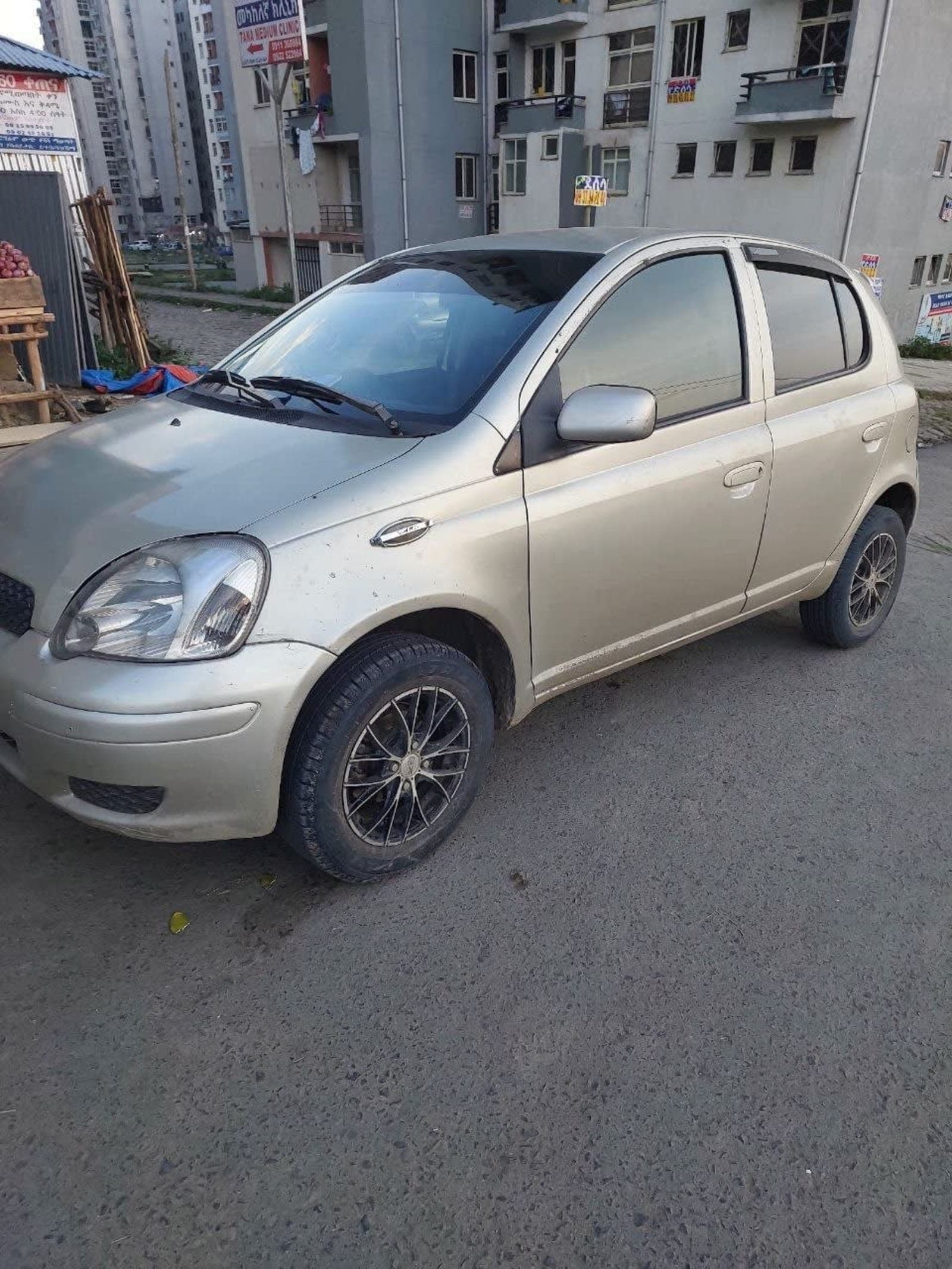 2004 Toyota Vitz
