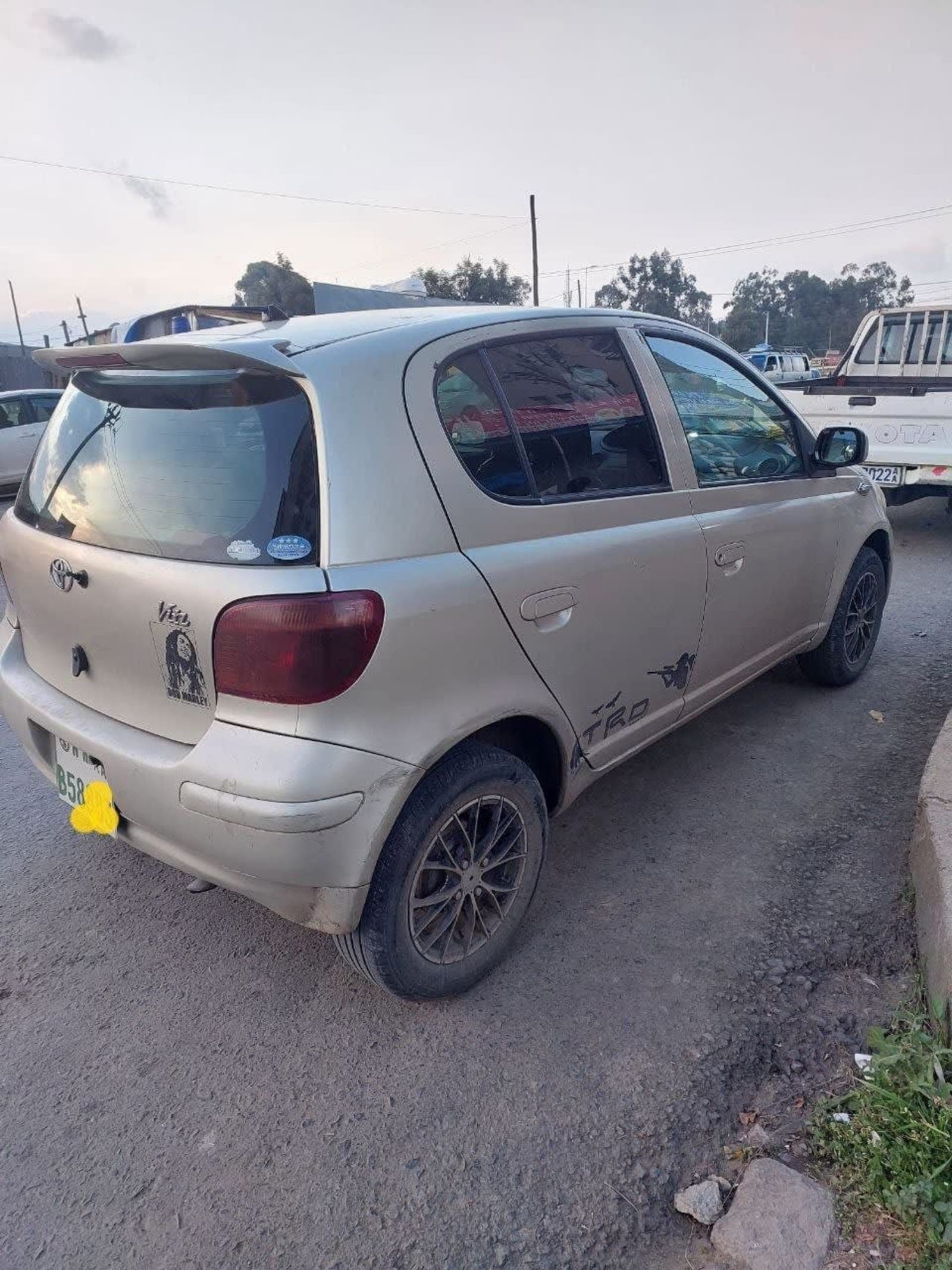2004 Toyota Vitz — photo 3
