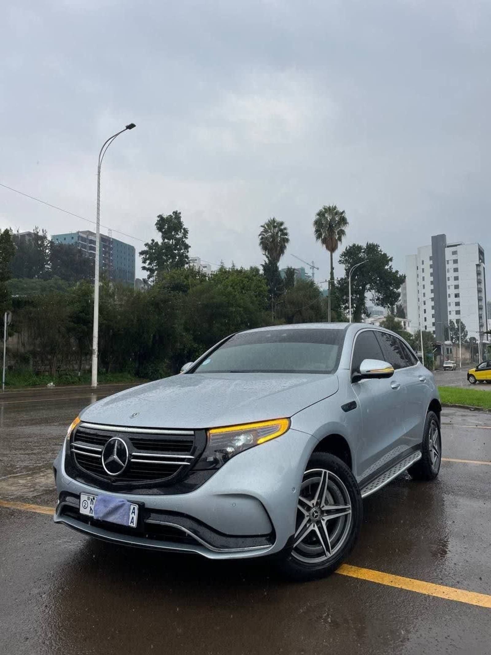 2023 Mercedes-Benz EQC 400 4Matic EV — photo 3