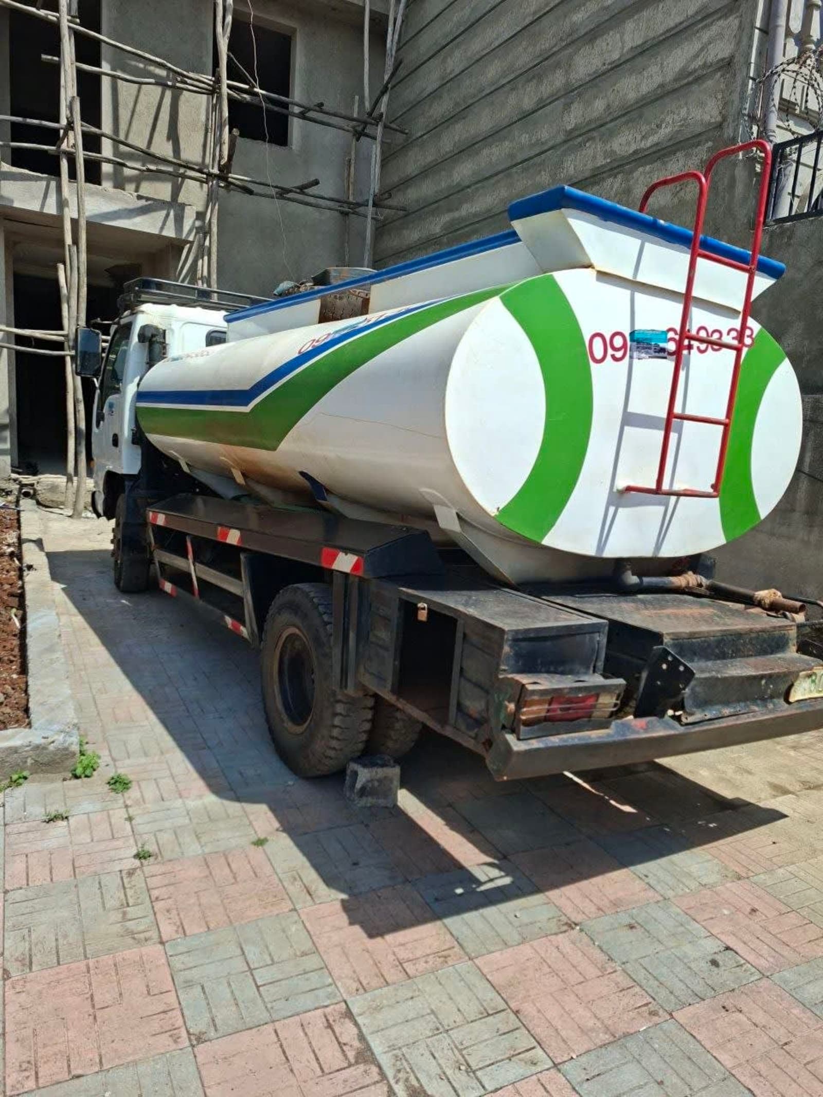 2001 Duda Shower Truck — photo 2
