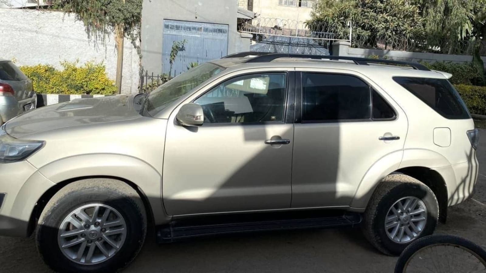 2012 Toyota Fortuner — photo 4