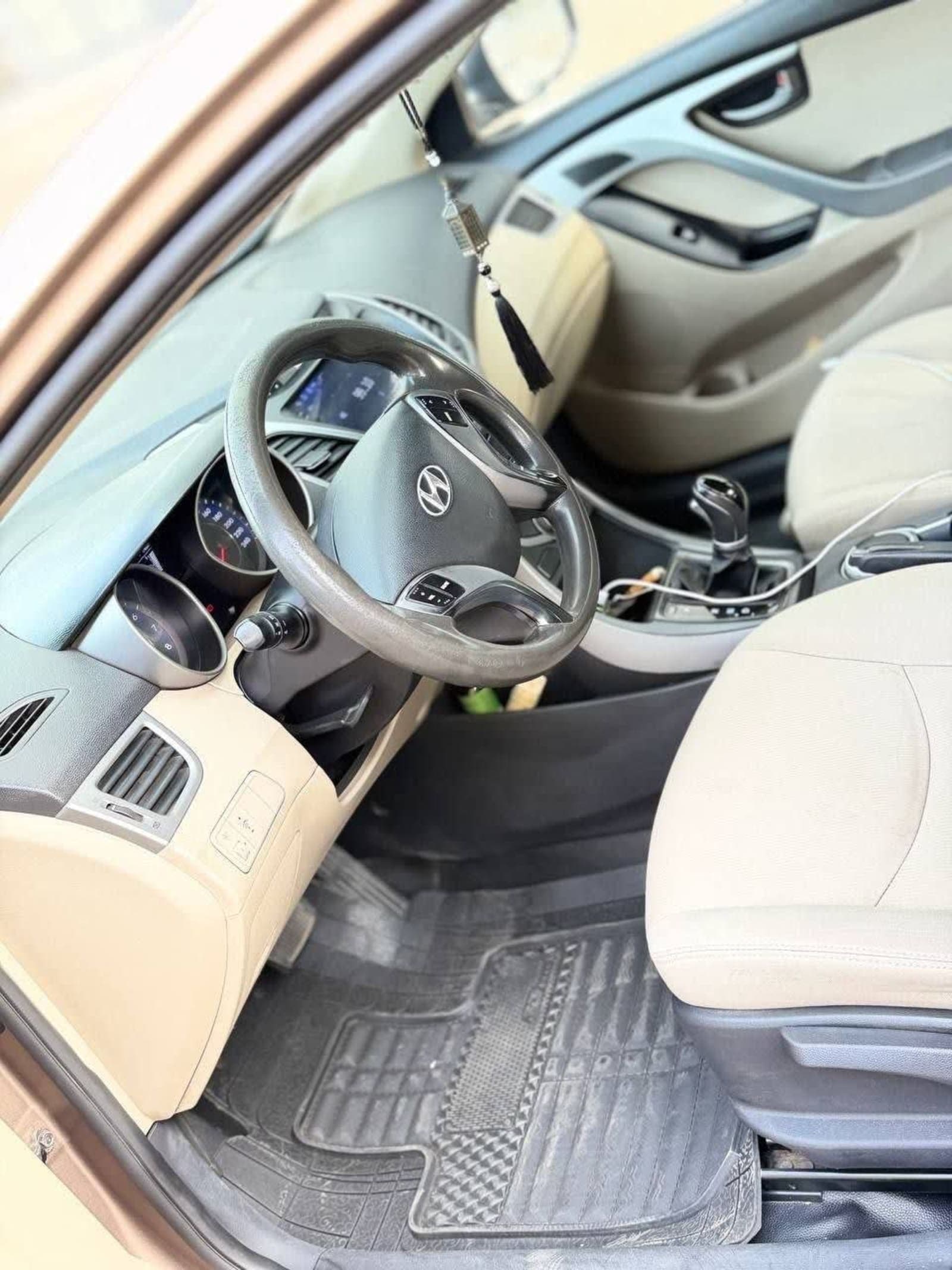 2014 Hyundai Elantra — photo 2