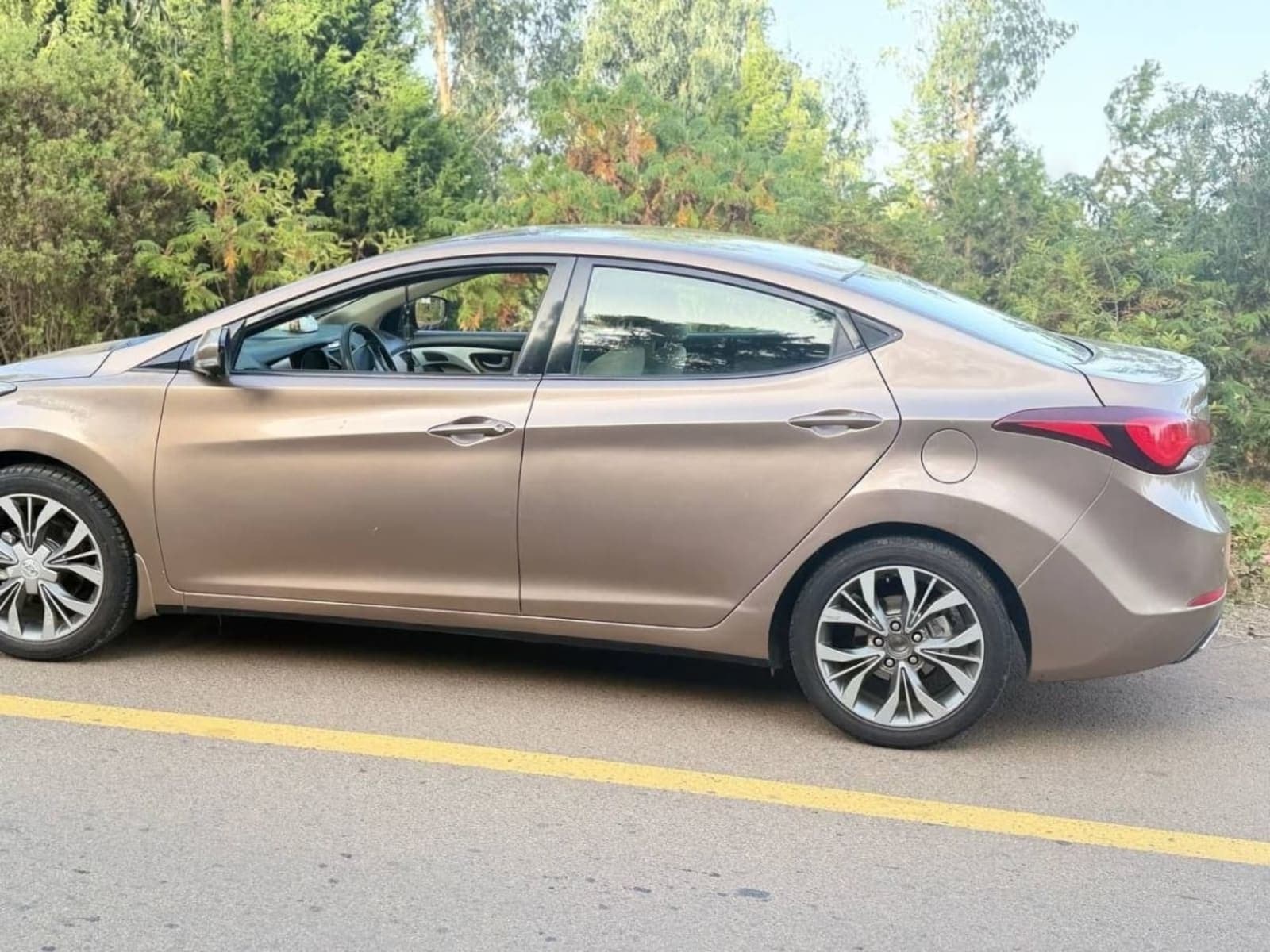 2014 Hyundai Elantra — photo 5