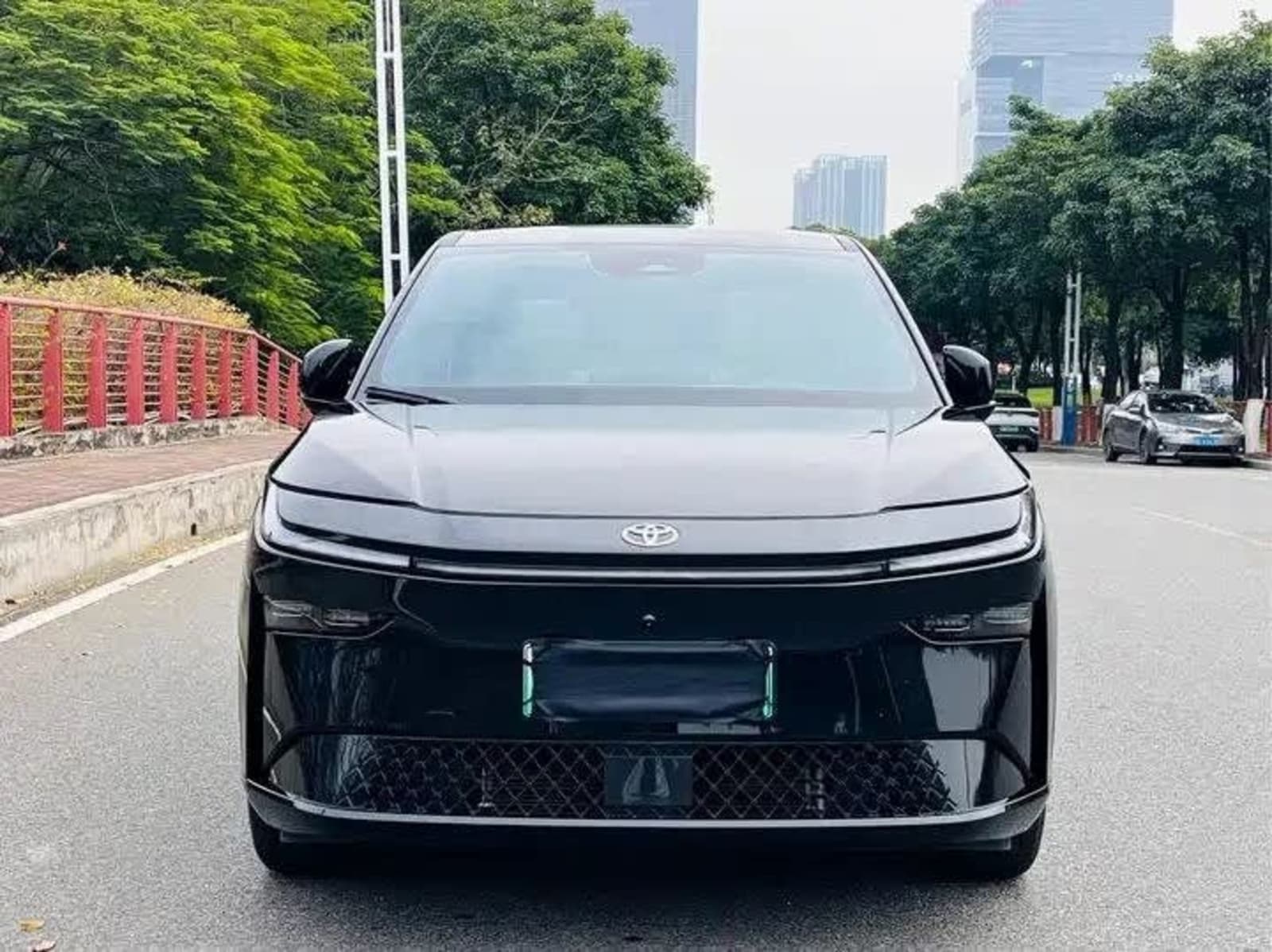 2025 Toyota Bz3x Short Range — photo 8