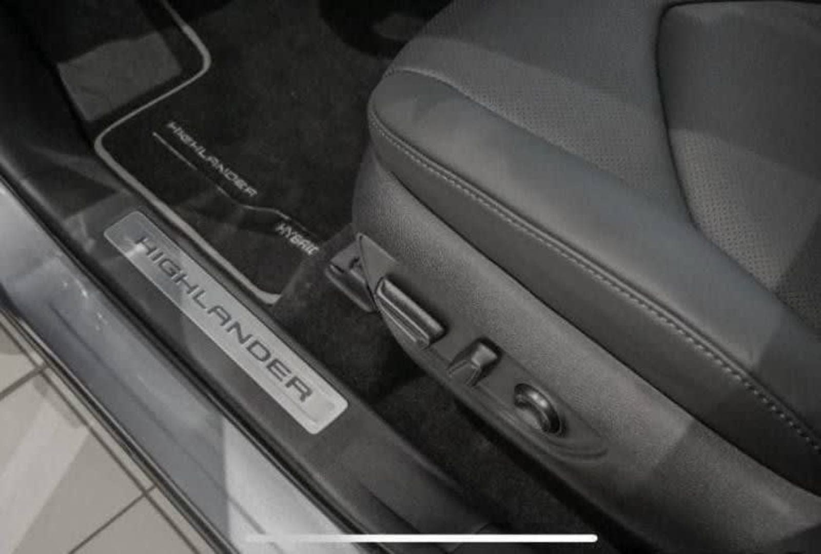 2024 Toyota Highlander Hybrid — photo 6