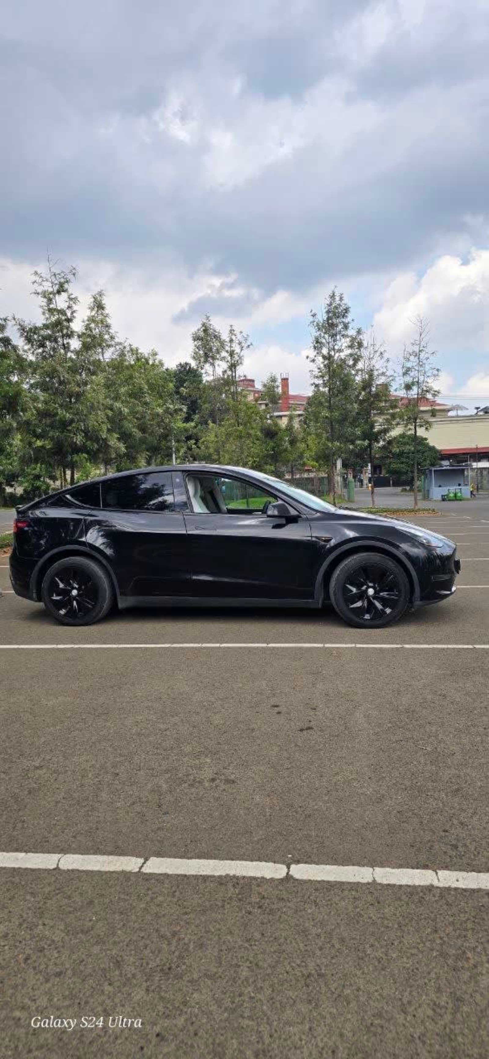 2023 Tesla Model Y — photo 4