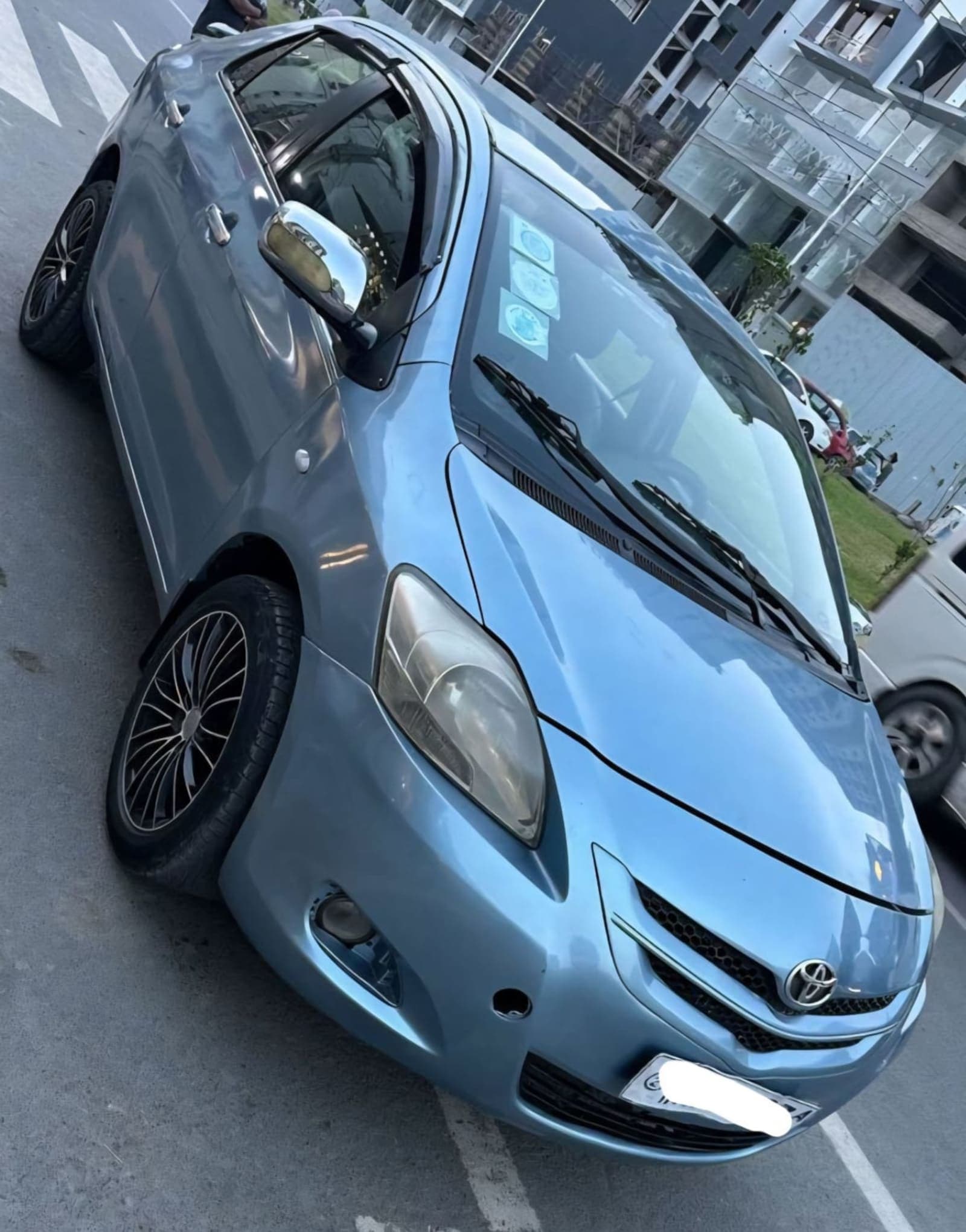 2008 Toyota Yaris Sedan — photo 3