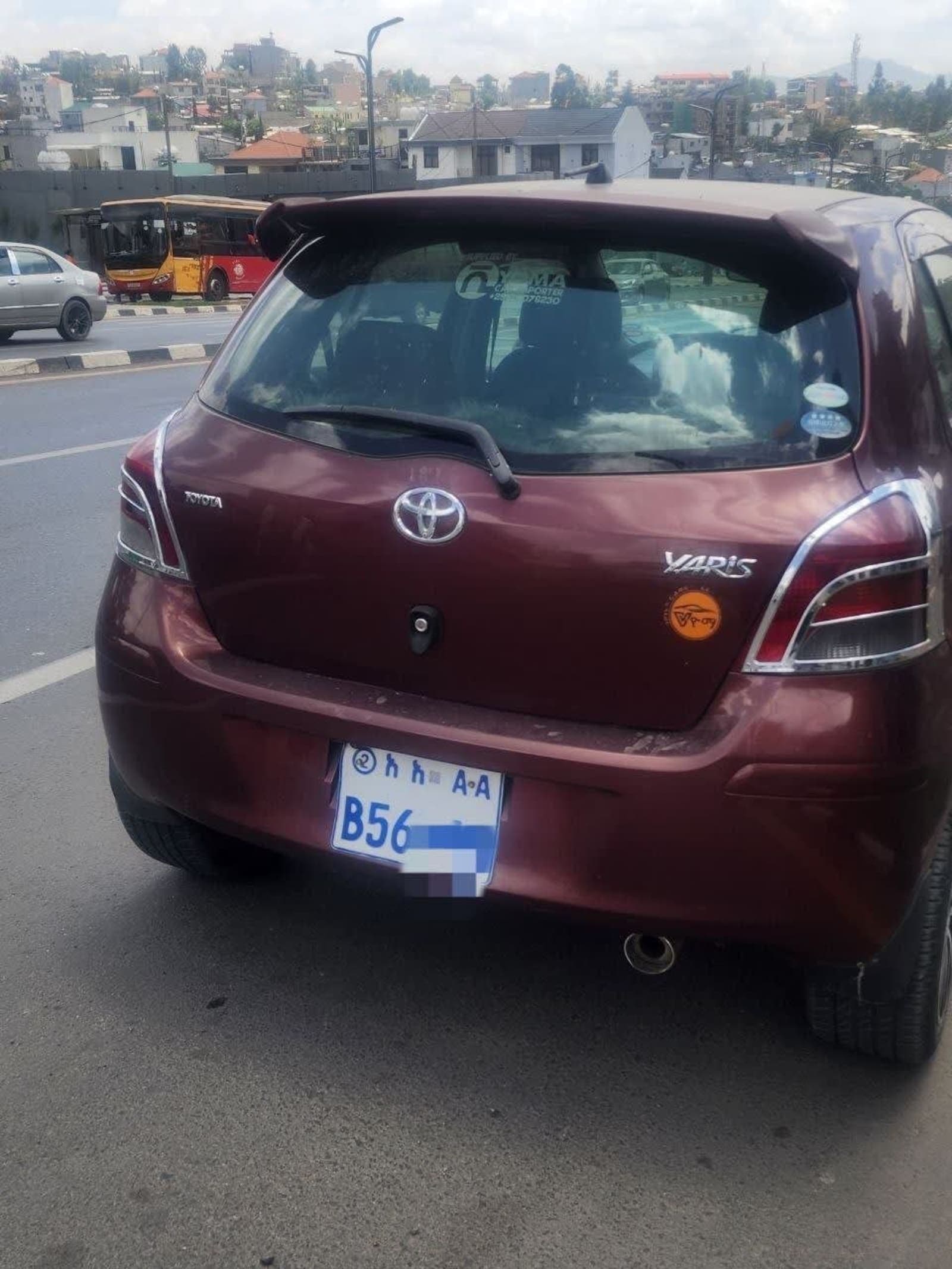2010 Toyota Compact Yaris — photo 2