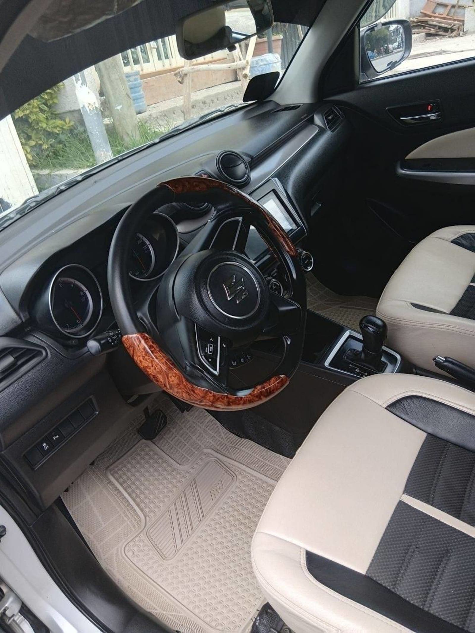 2022 Suzuki Swift — photo 3