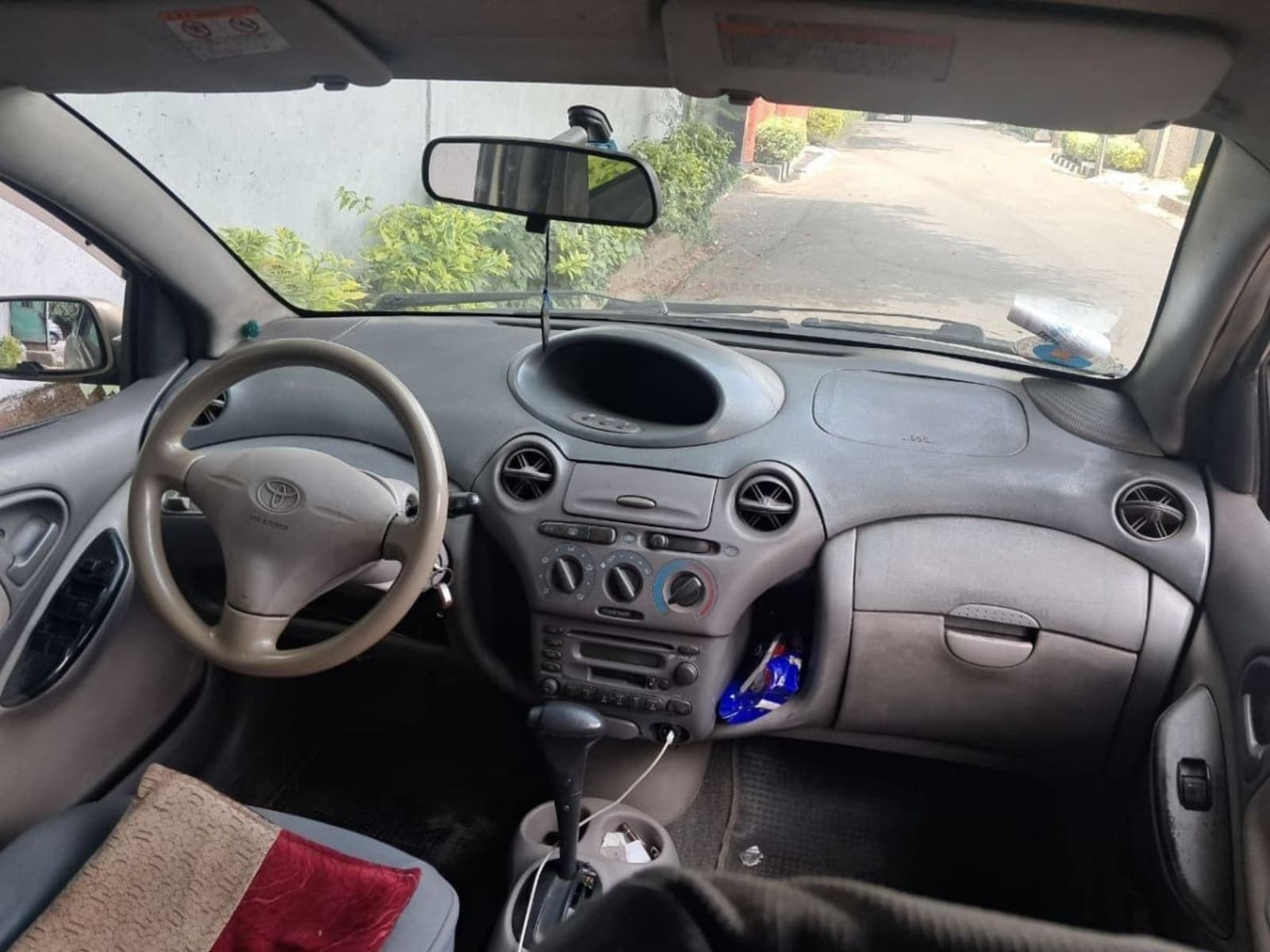 2001 Toyota Platez — photo 2