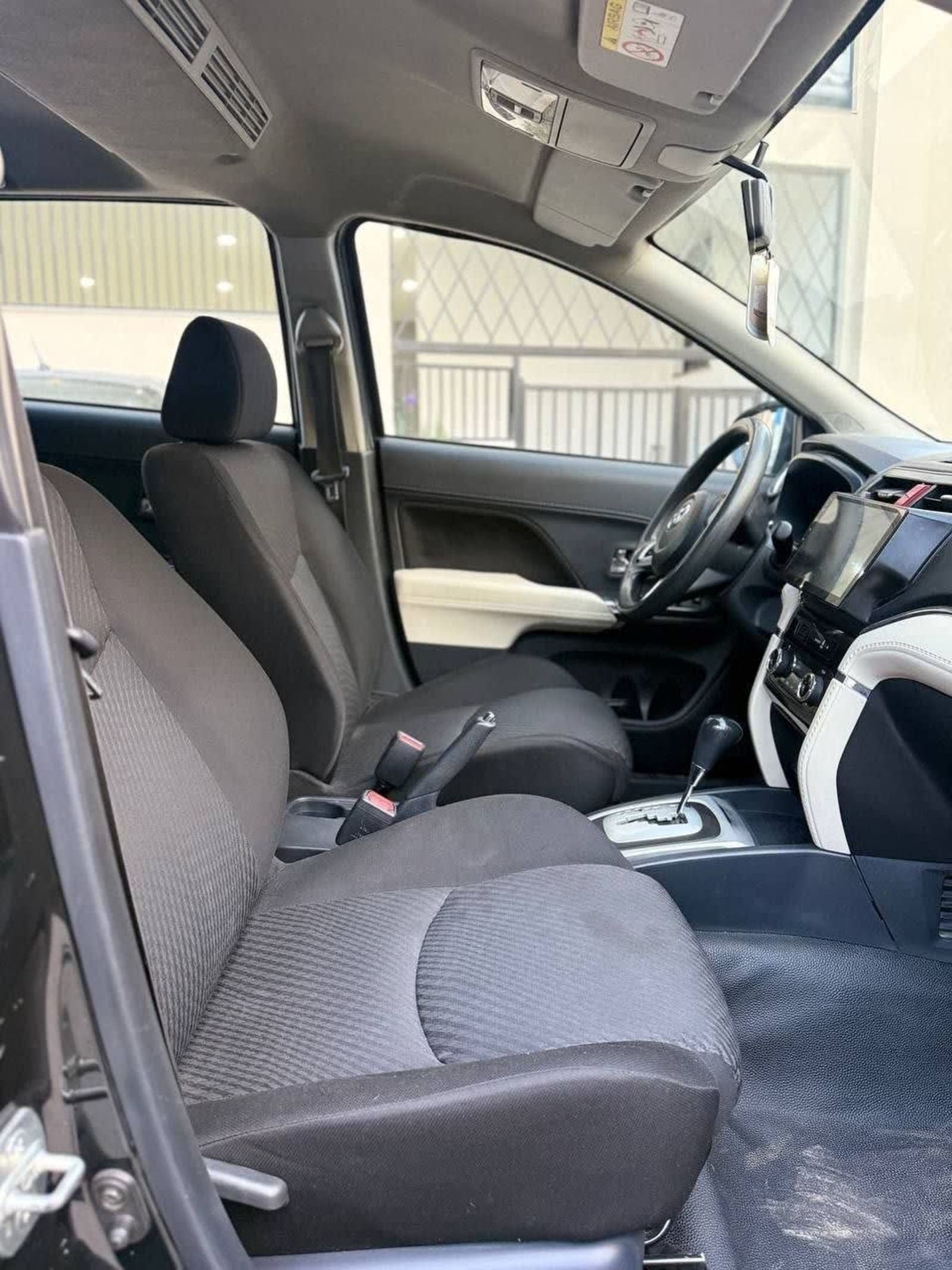 2022 Toyota Rush S — photo 2