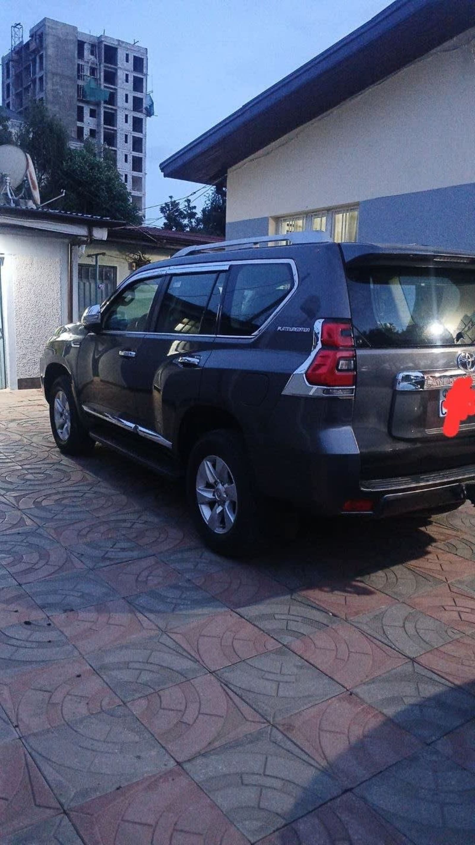 2019 Toyota Land Cruiser Prado — photo 2