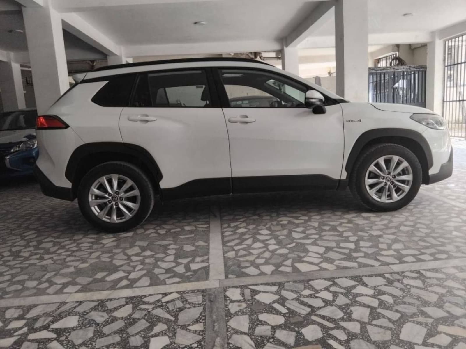 2022 Toyota Corolla Cross Hybrid — photo 4