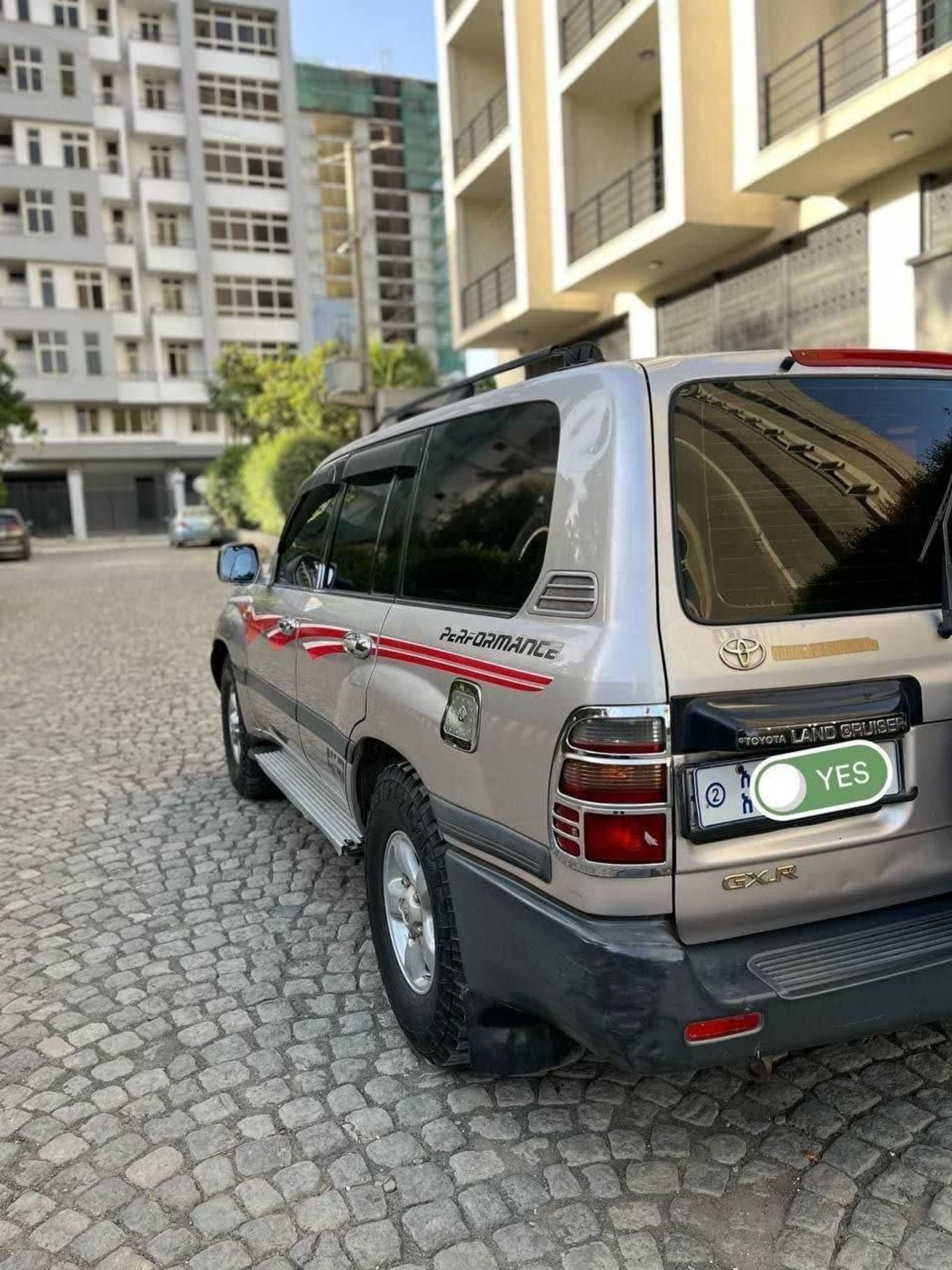 2000 Toyota Landcruiser 105 — photo 2