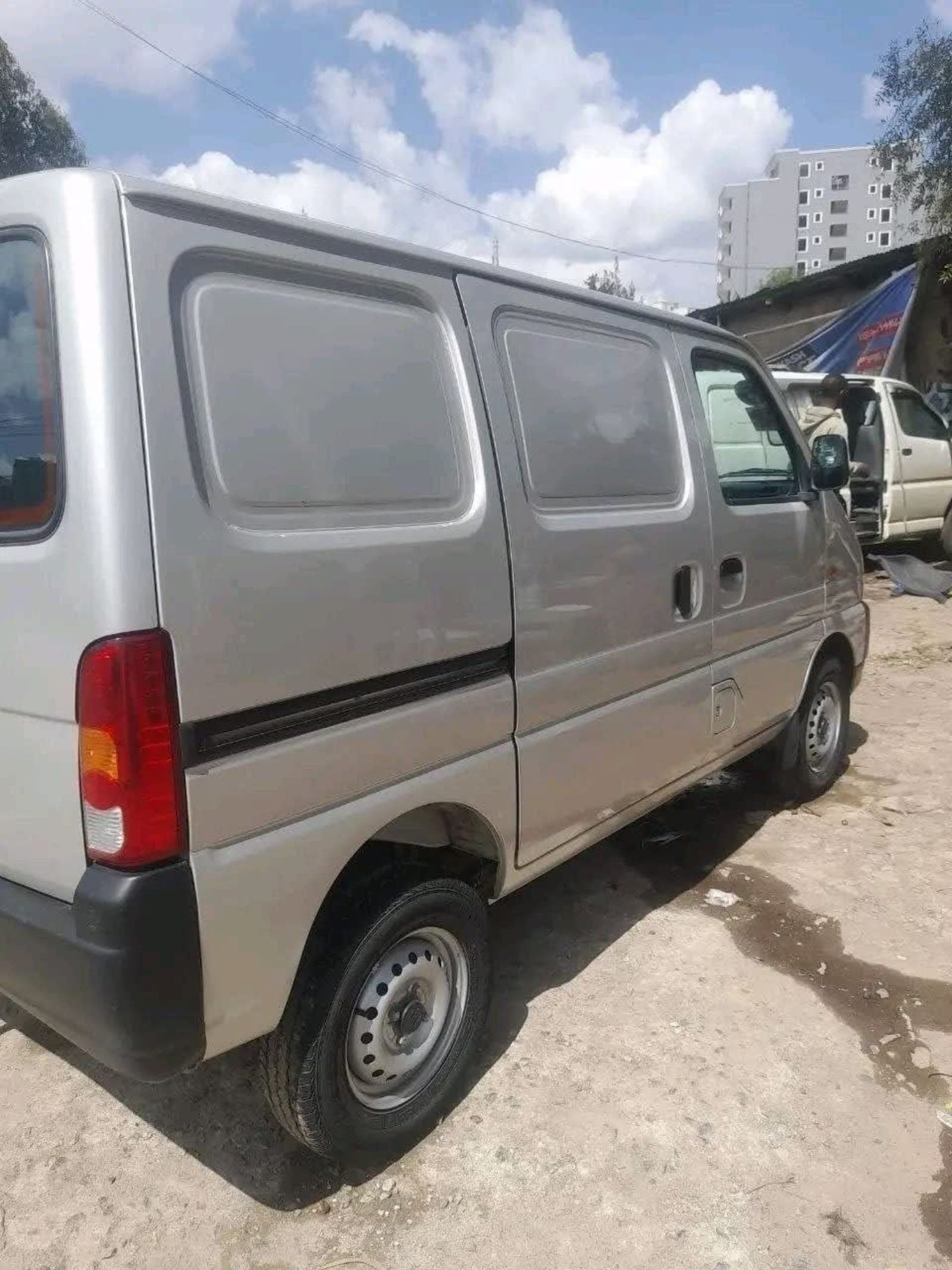 2024 Suzuki Eco โ photo 3