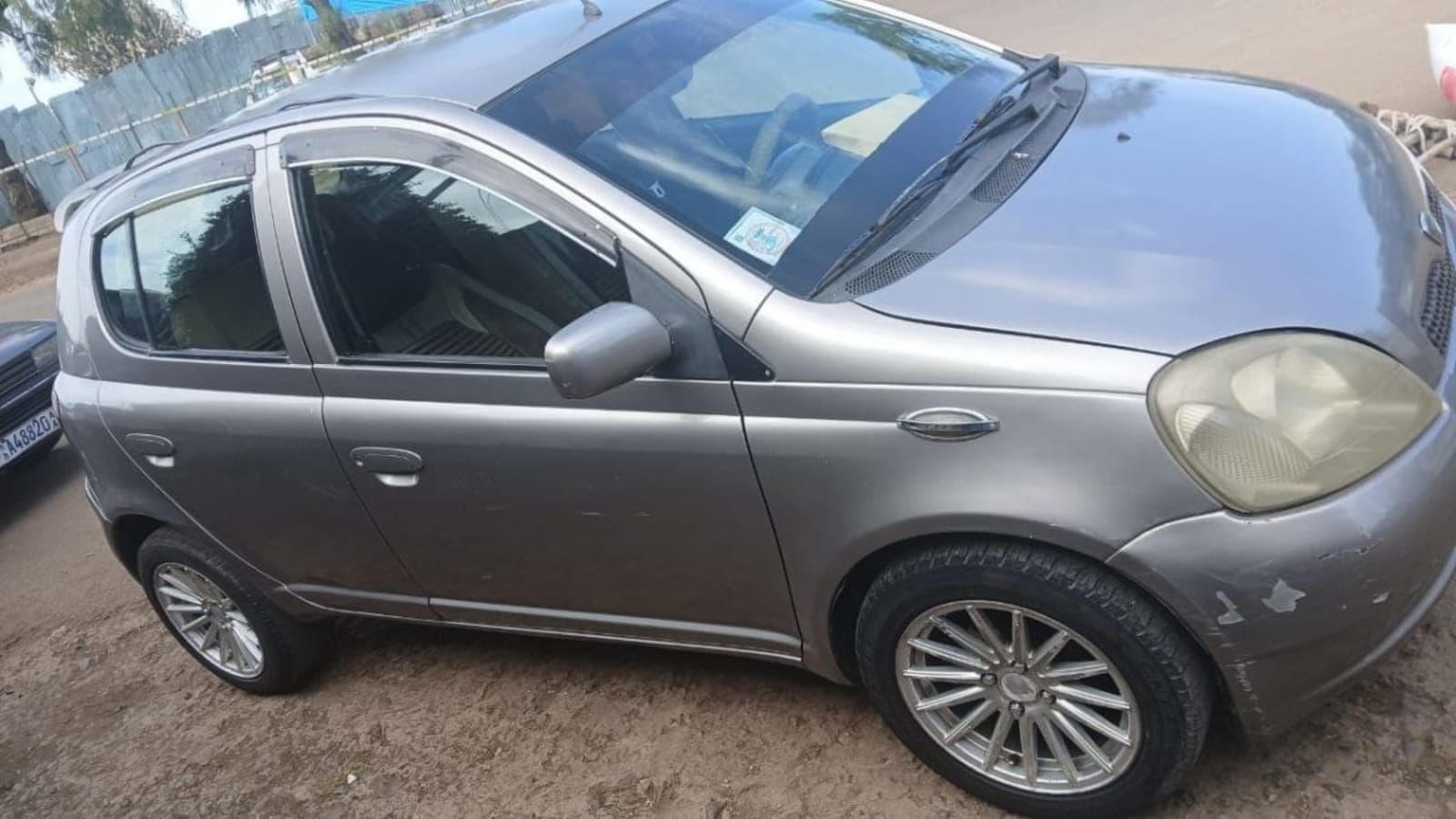 2001 Toyota Vitz — photo 3