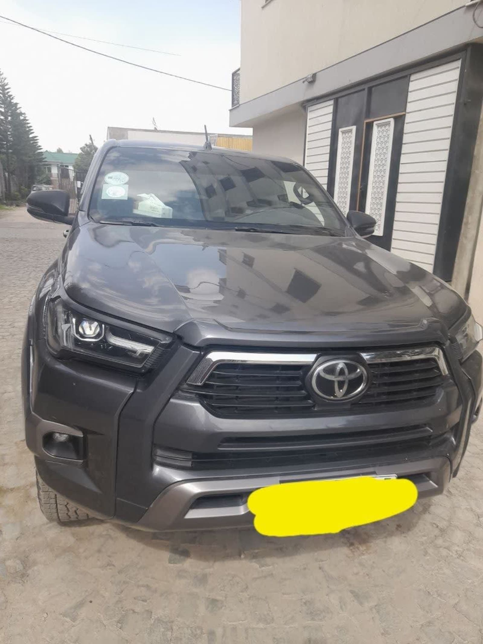 2021 Toyota Hilux Invincible — photo 5
