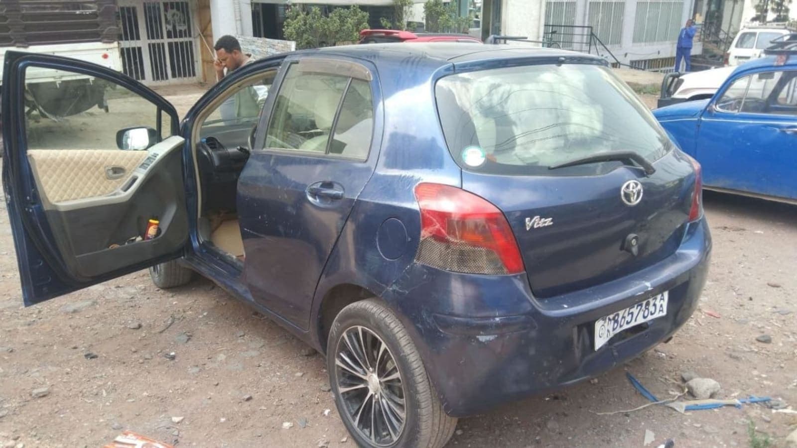 2007 Toyota compact — photo 5