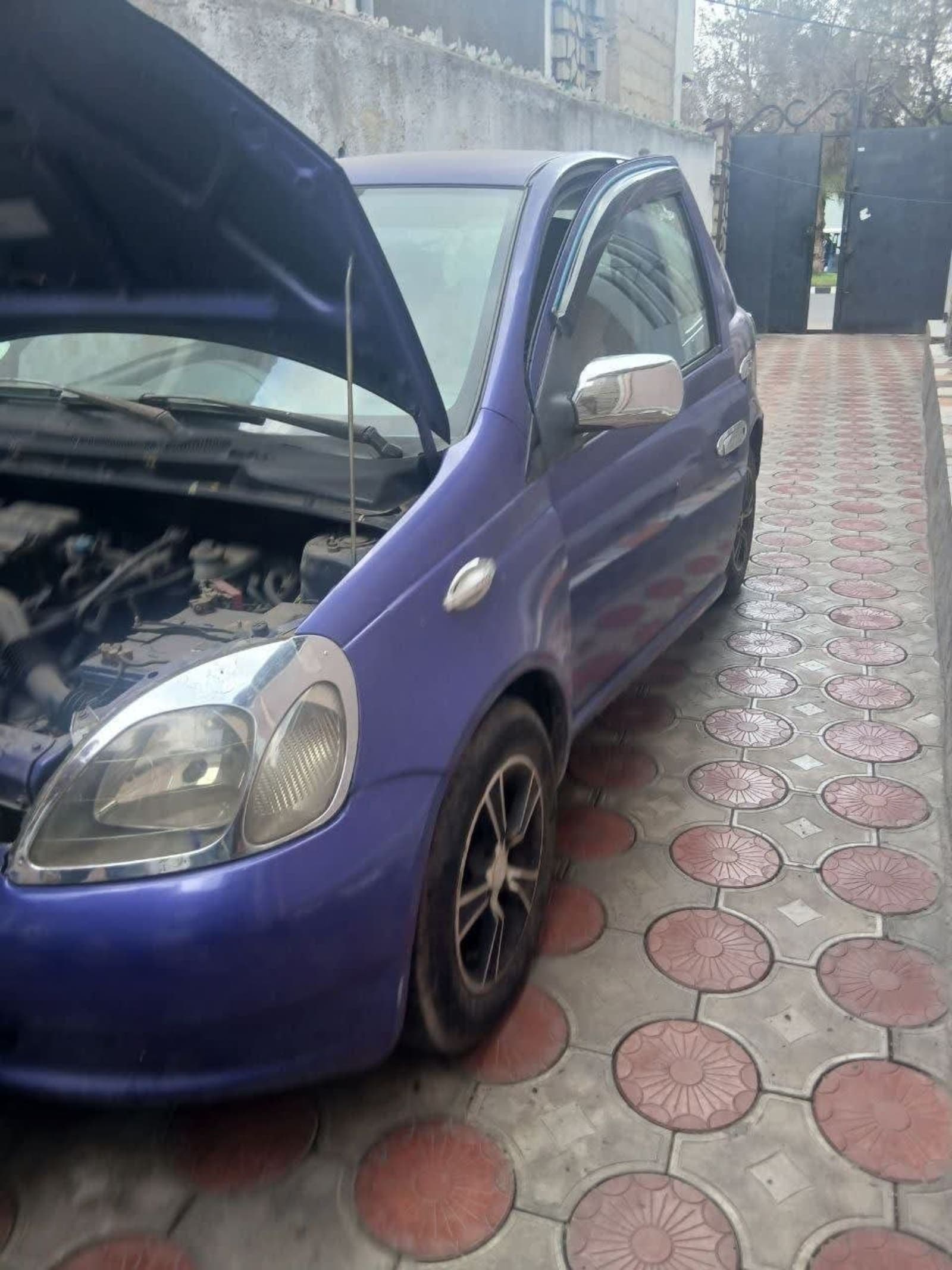 2001 Toyota Vitz — photo 2