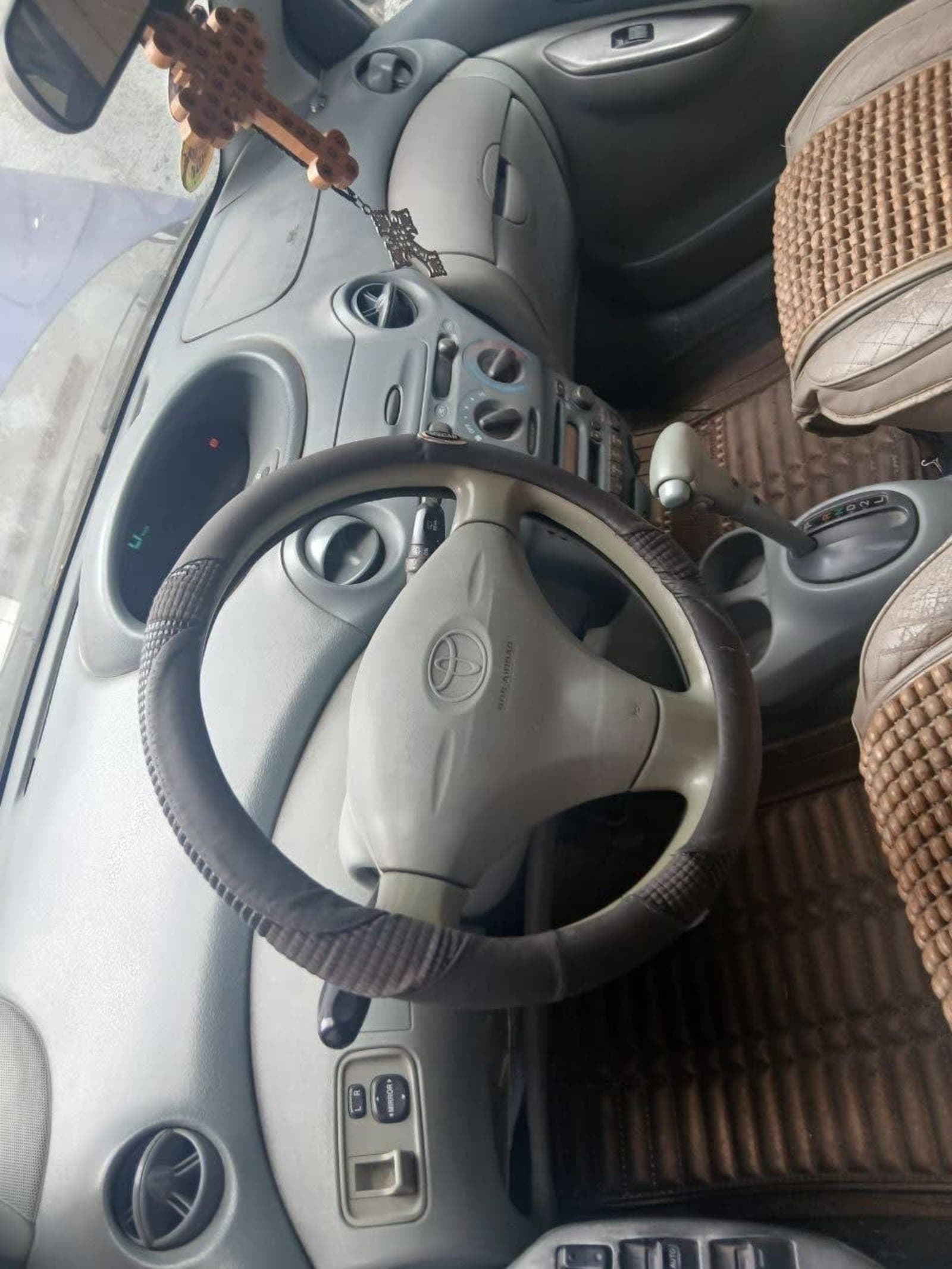 2001 Toyota Vitz — photo 6