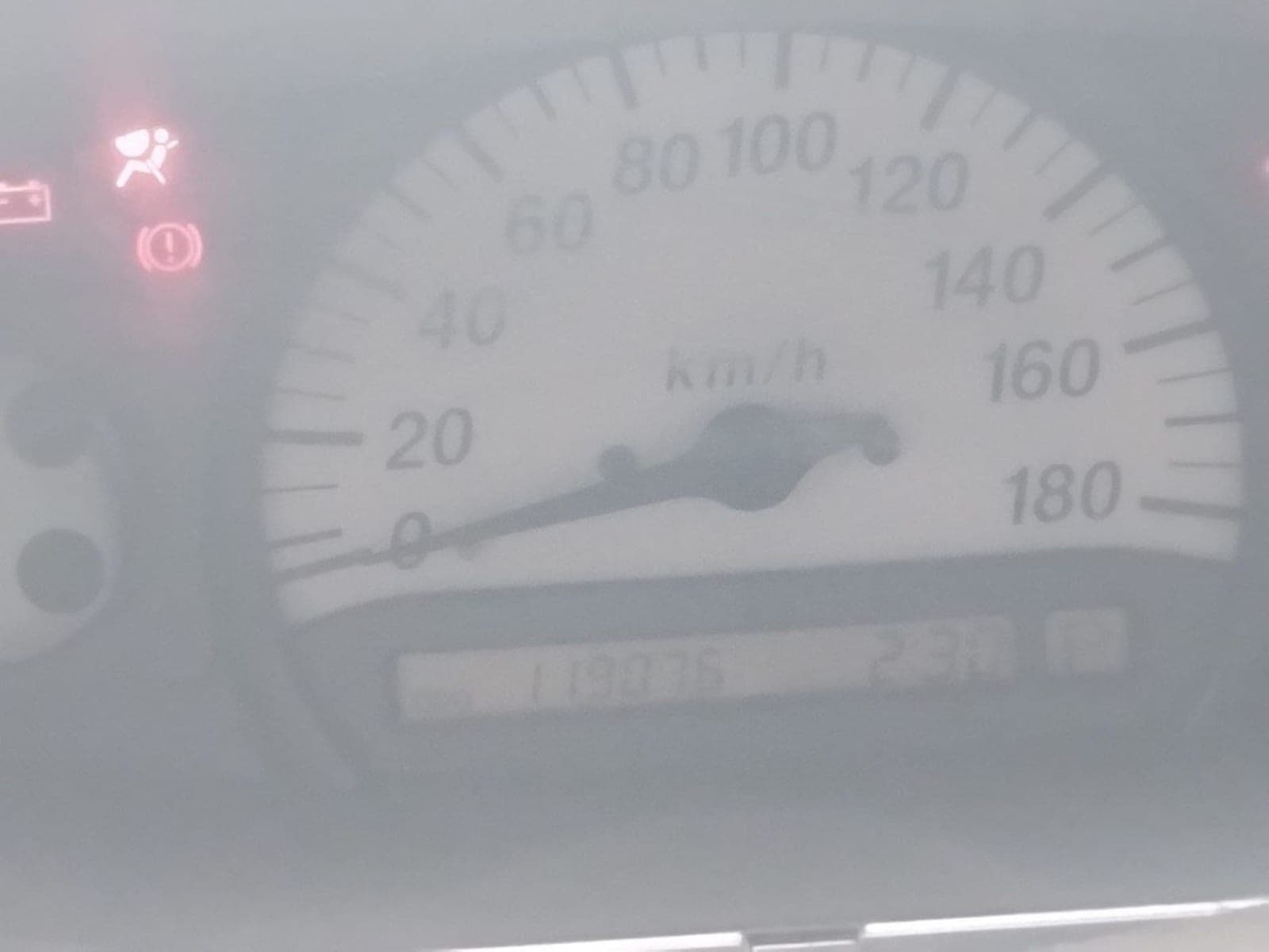 2005 Toyota Platz — photo 2