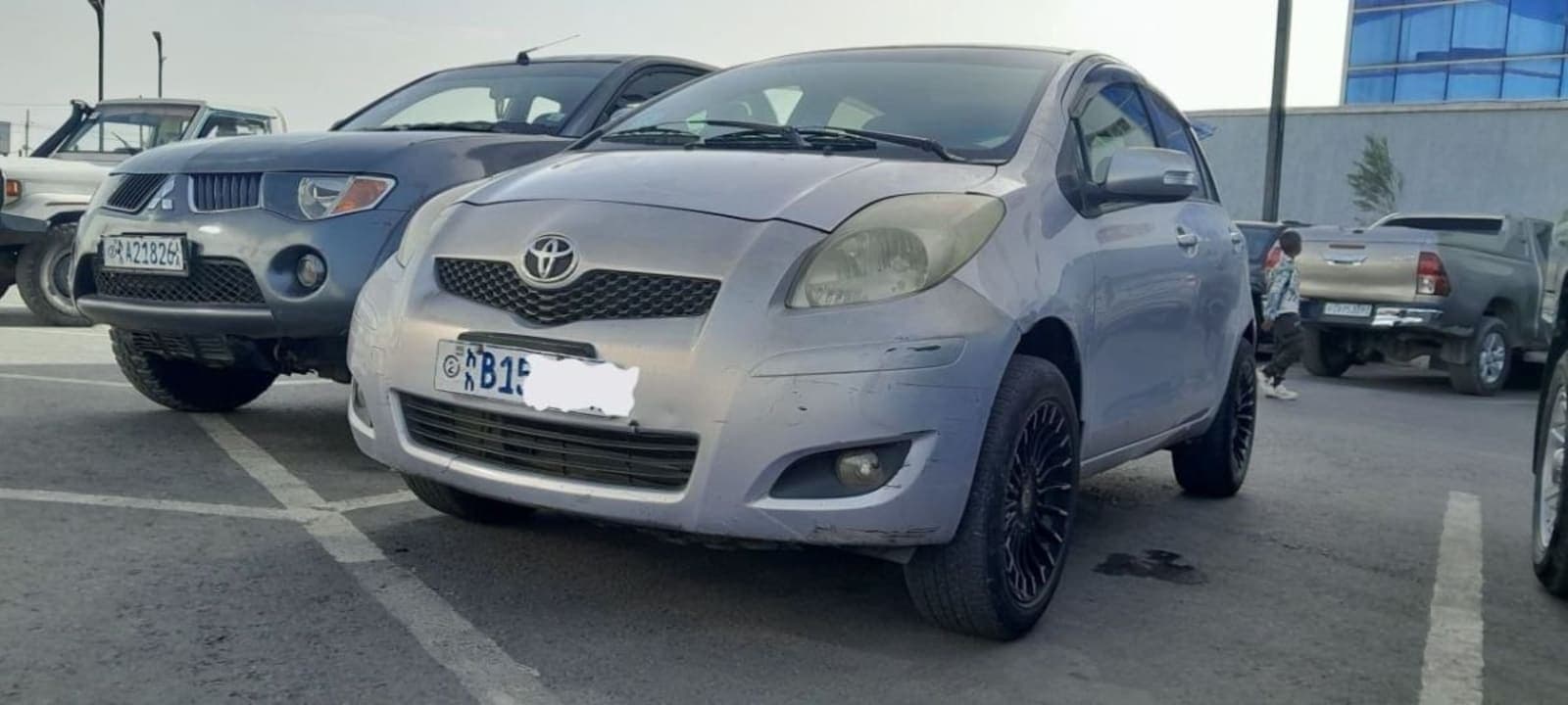 2009 Toyota Yaris compact — photo 2