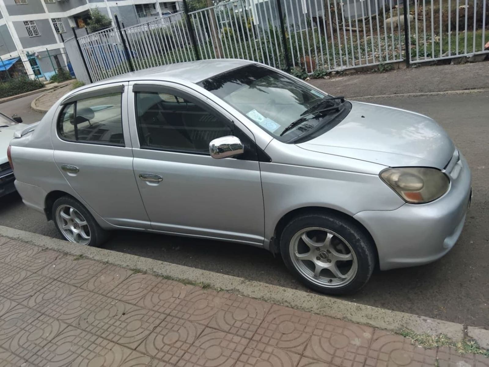2005 Toyota Platz — photo 7