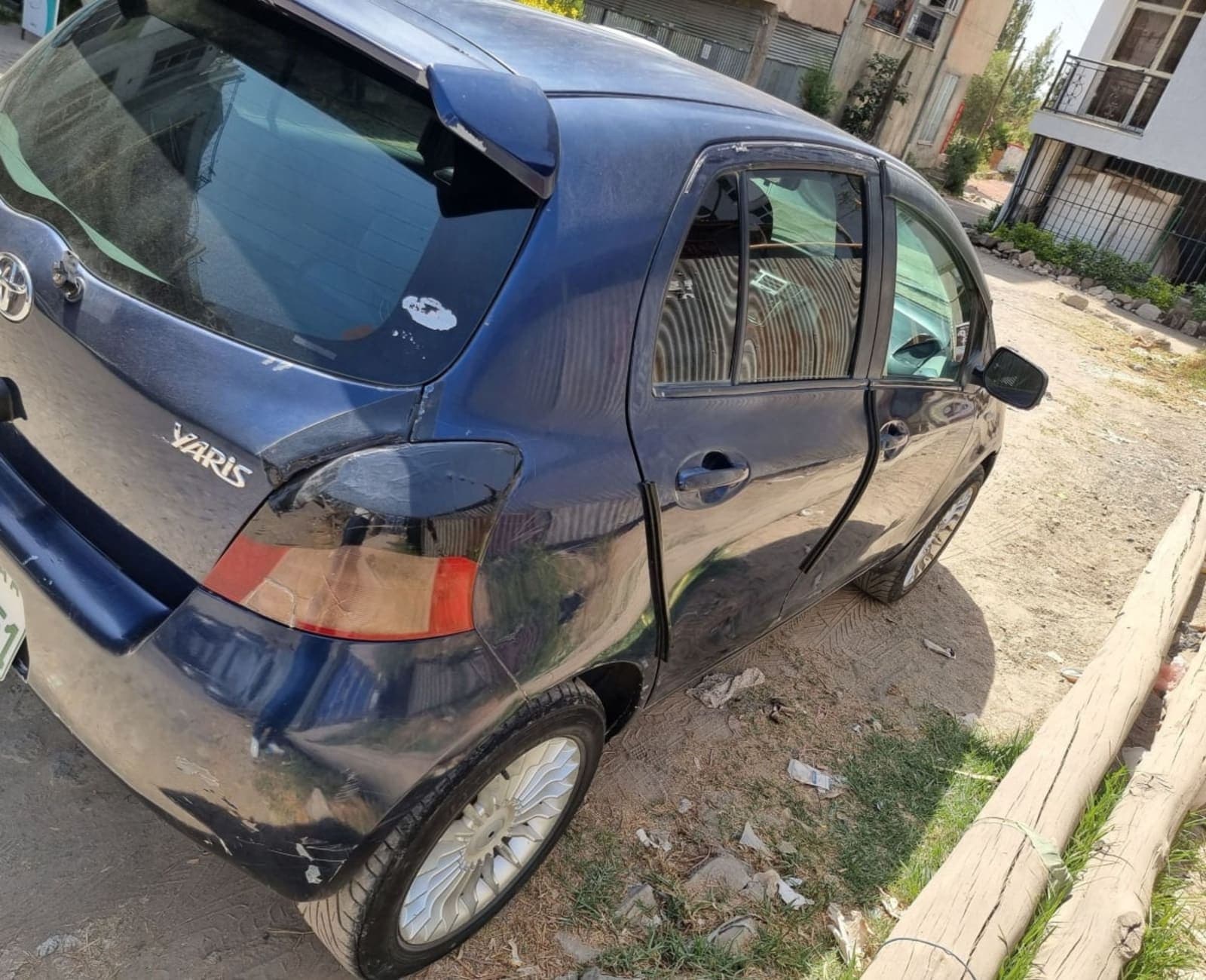 2005 Toyota Yaris compact — photo 3
