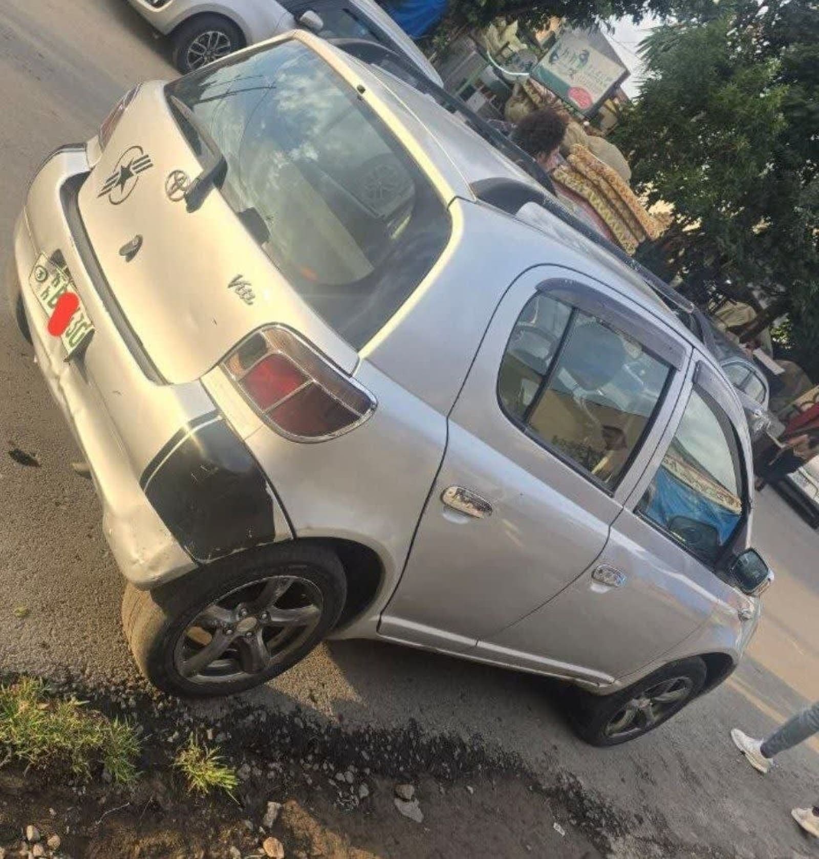 2001 Toyota Vitz β photo 2