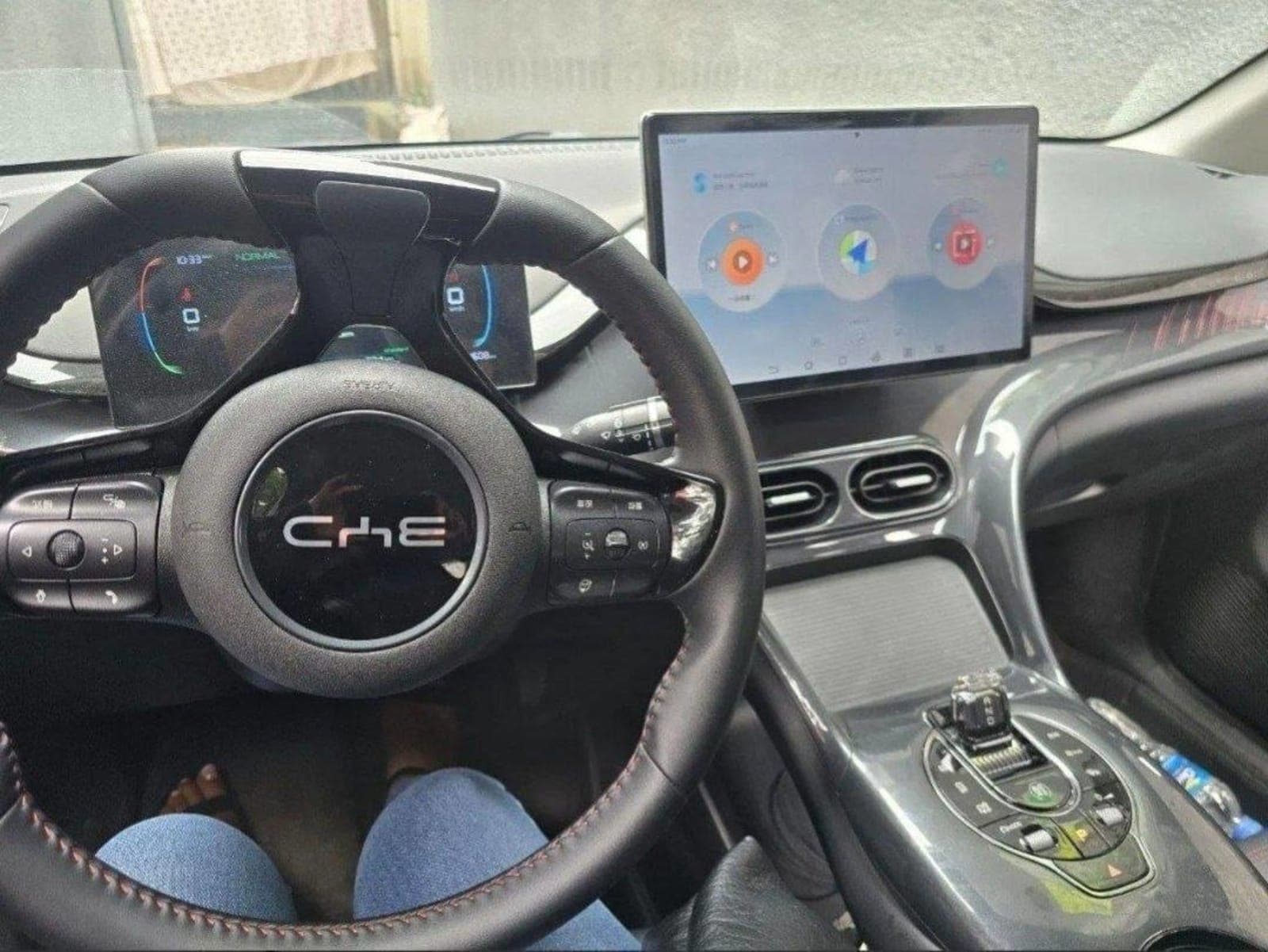 2025 BYD E2 — photo 2