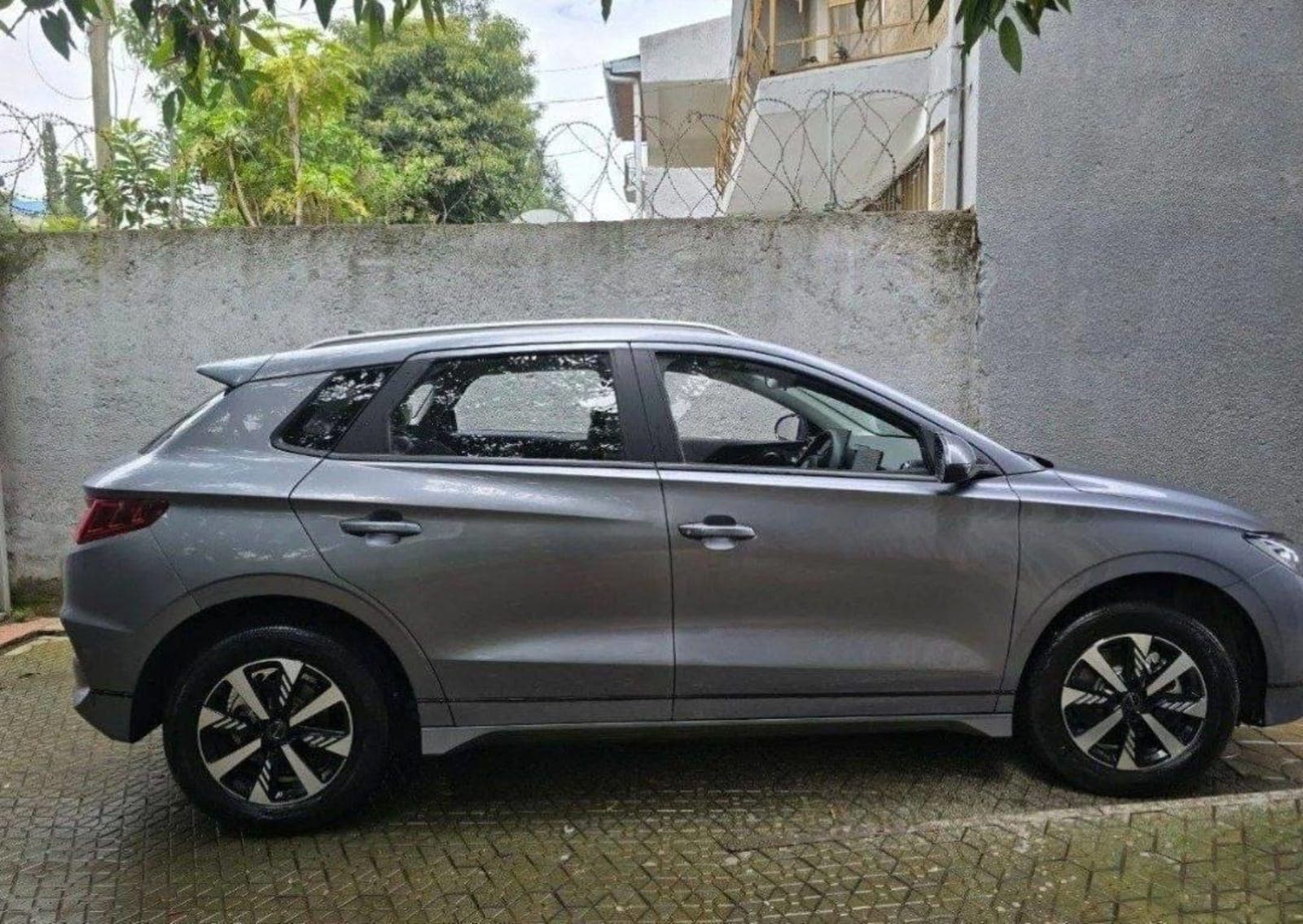 2025 BYD E2 — photo 4