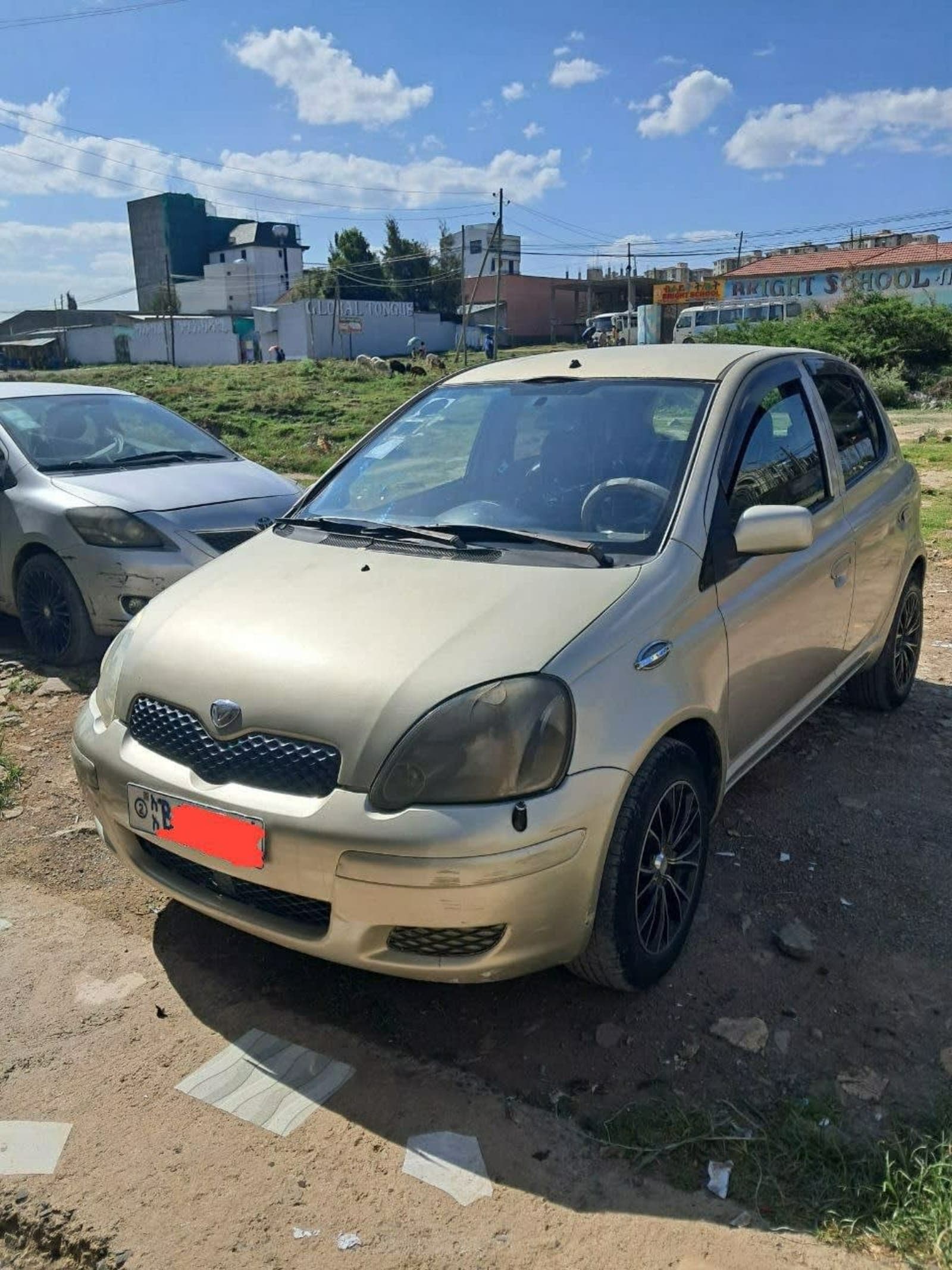2002 toyota vitz — photo 2
