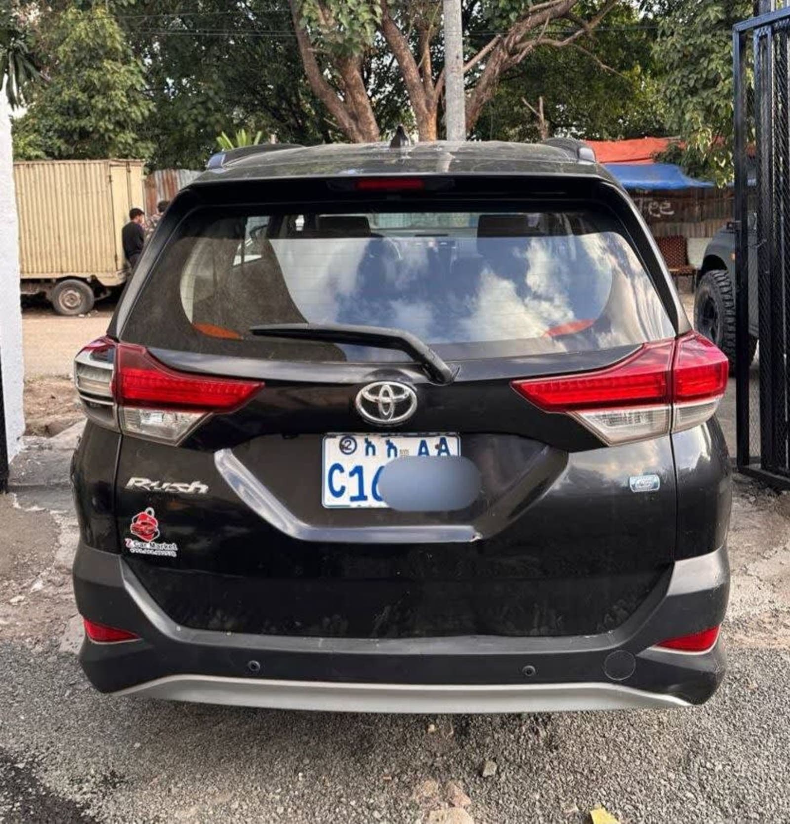 2021 Toyota Rush — photo 2