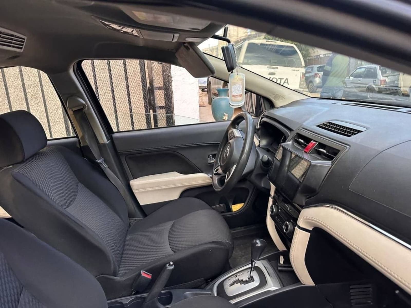 2021 Toyota Rush — photo 3