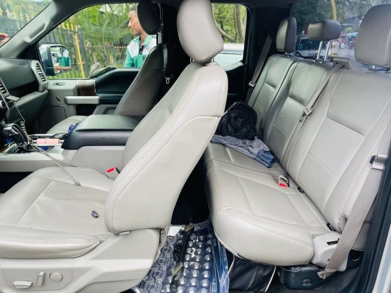 2017 Ford F150 Laret — photo 2