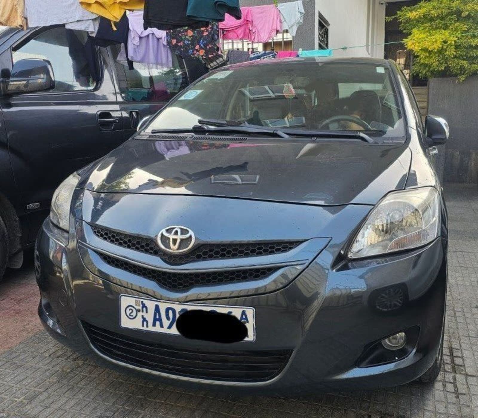 2008 Toyota Yaris Sedan — photo 4